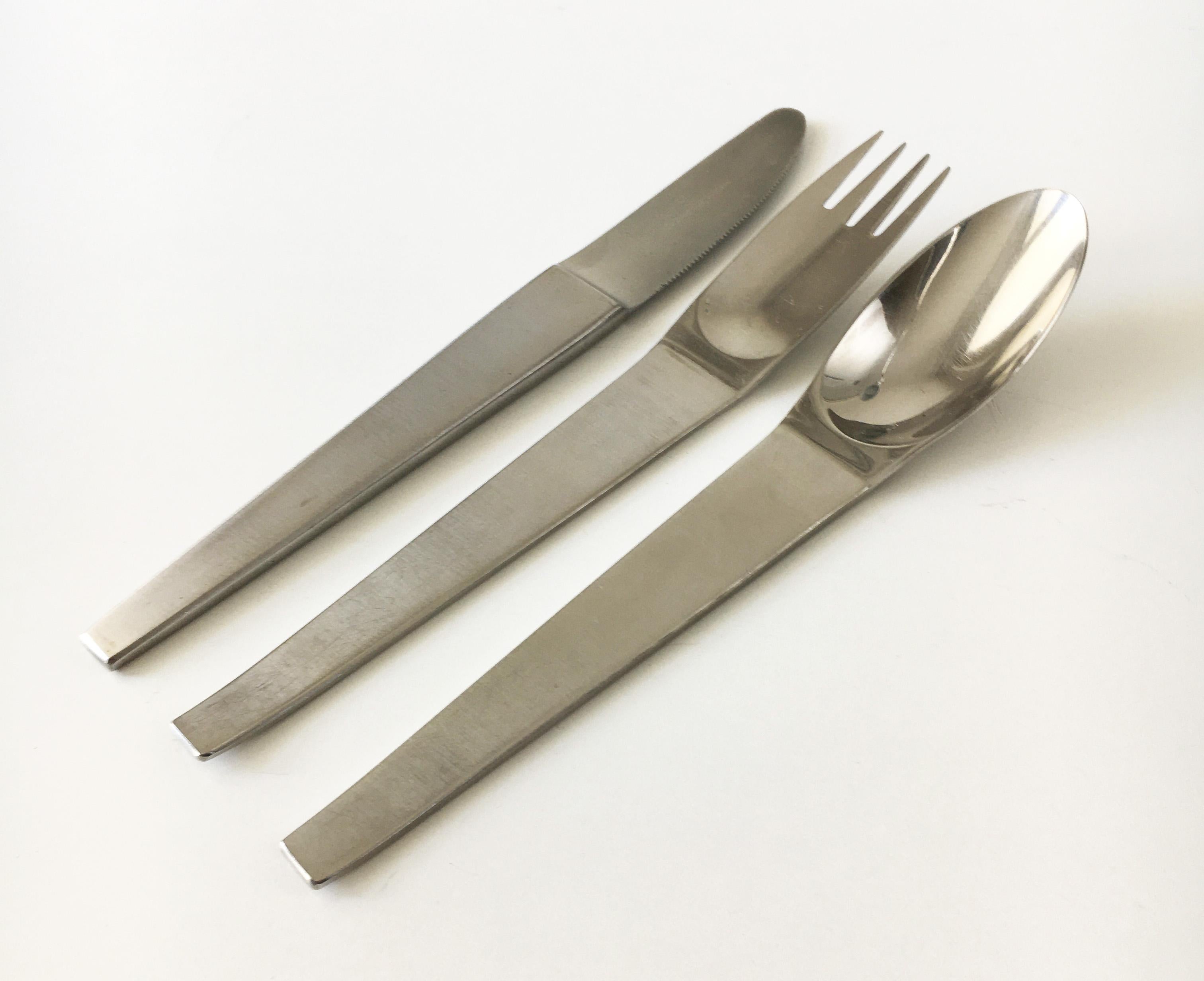 Modernist set of Austrian flatware from the 1950s, designed by Carl Aubock and executed by Amboss Austria. This is the high-quality flatware set model no. 2060 a mid century classis, made of polished and brushed stainless steel. Consists of 24