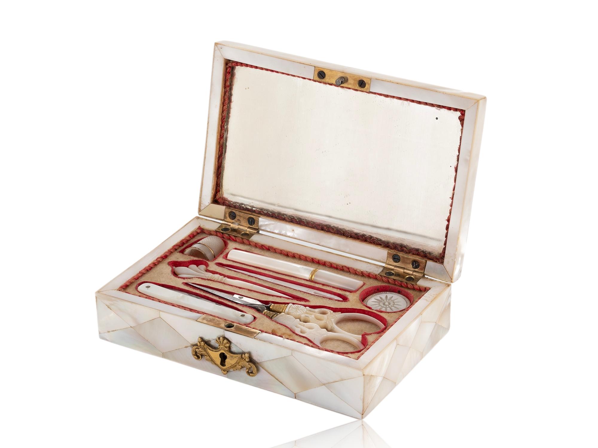 Austrian Mother of Pearl Etui with London Scene by Balthasar Wigand For Sale 3