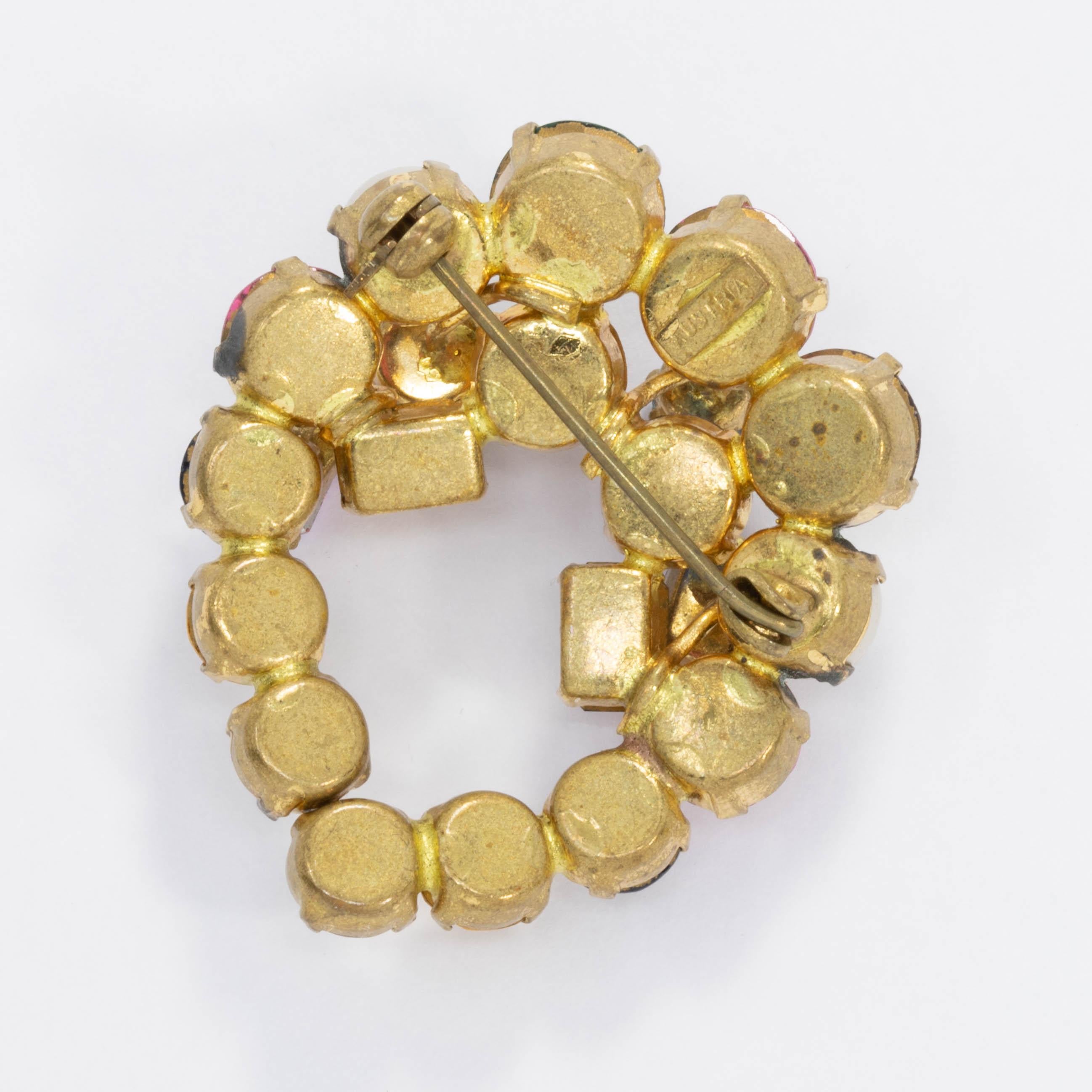 Broche austriaco de racimo de cristal multicolor y perla de imitación en oro en Bueno estado para la venta en Milford, DE