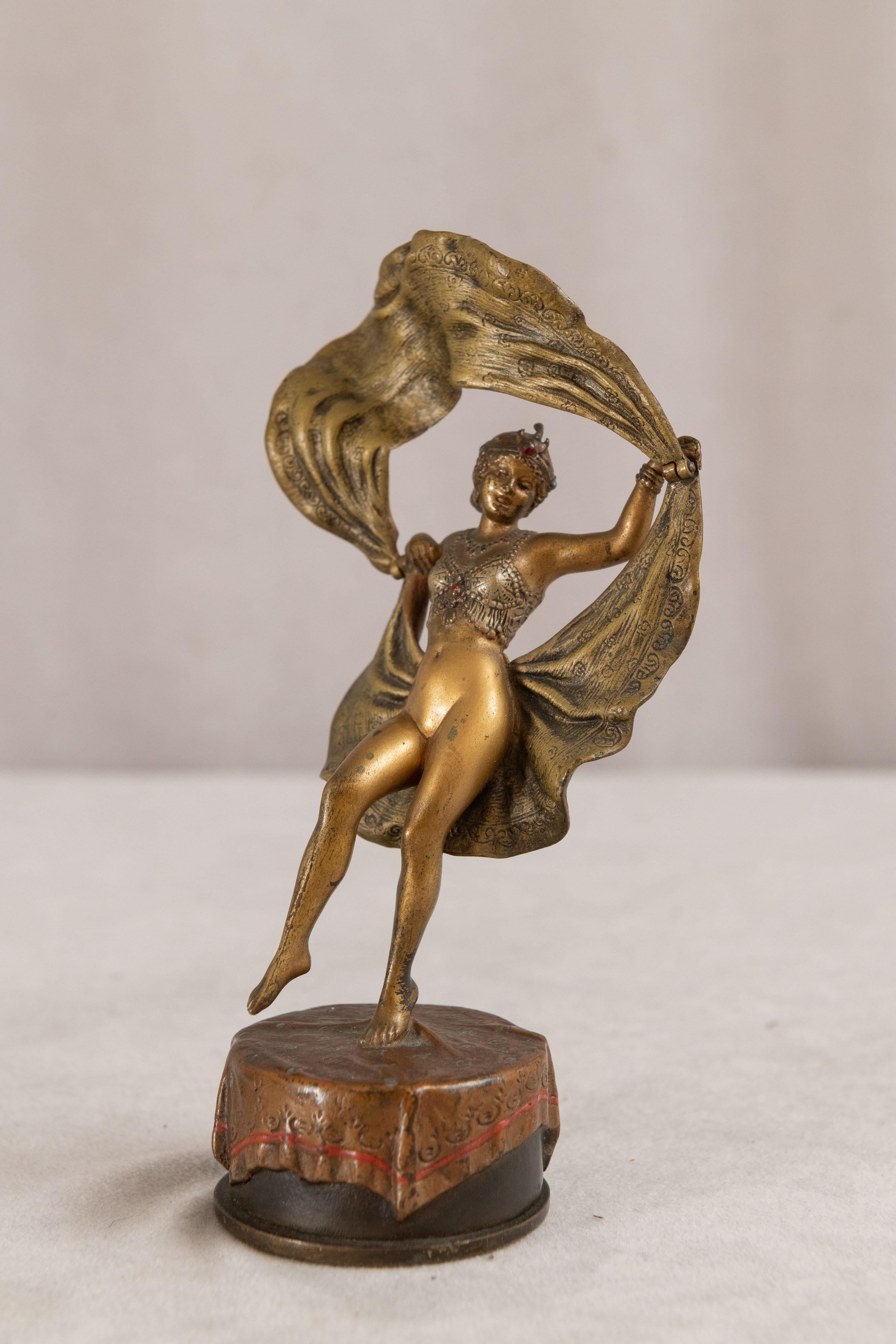 Calco Bronzo austriaco, vestito da ragazza che si solleva ca. 1920, della fonderia Bergman in vendita