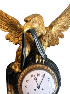 Horloge murale autrichienne néoclassique en bois doré et peint en vert