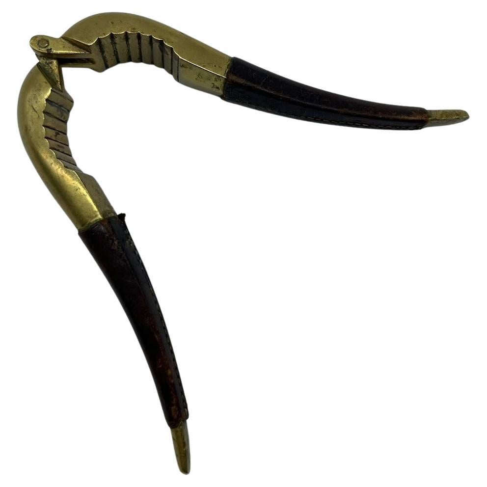 Milieu du XXe siècle Austrian nutcracker by Carl Auböck made of leather & brass en vente