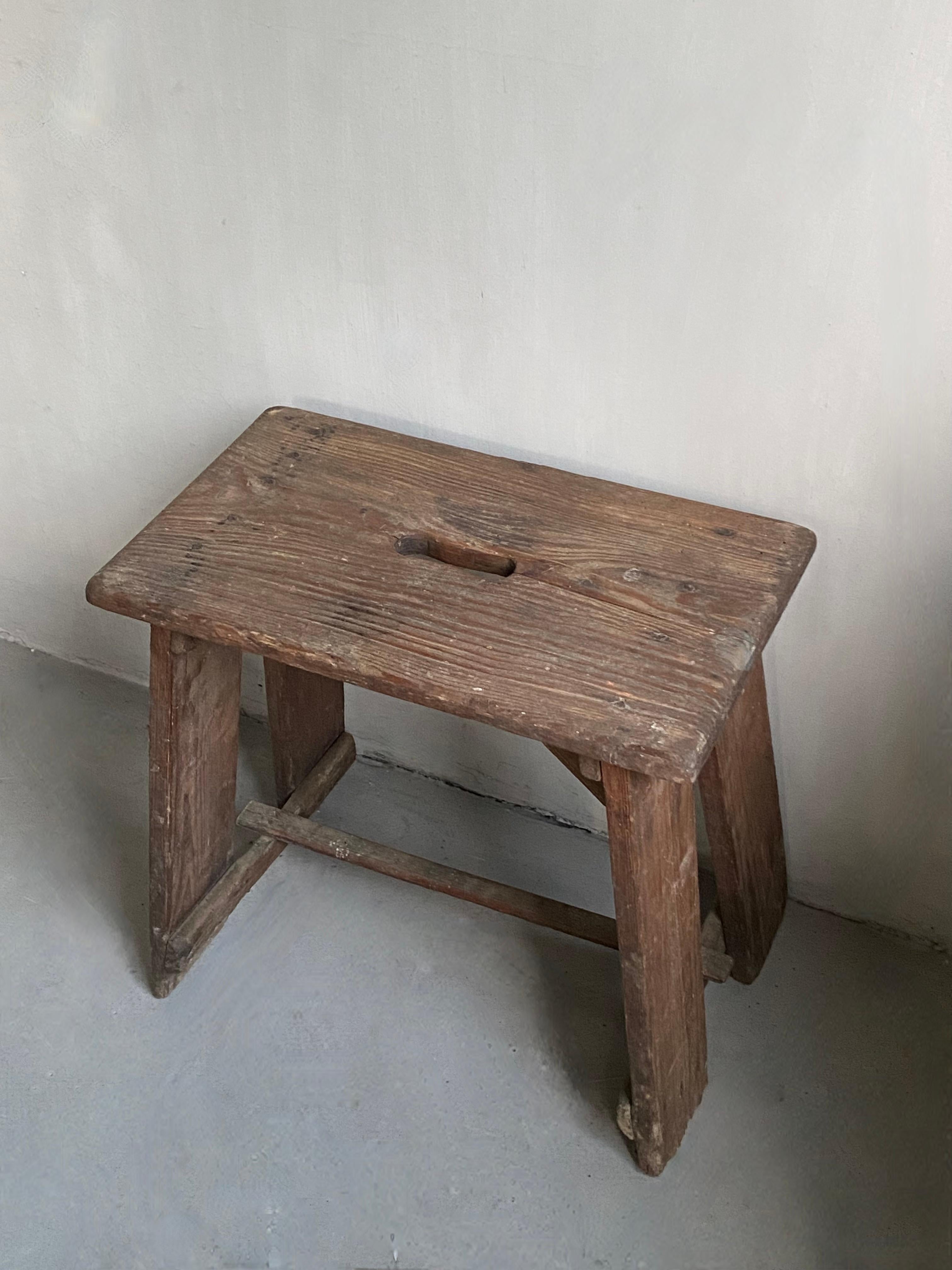 Simplistic small side table from Austria.
Completely original. Beautiful patina.
Can of course also be used as a sitting stool.

We ship worldwide securely