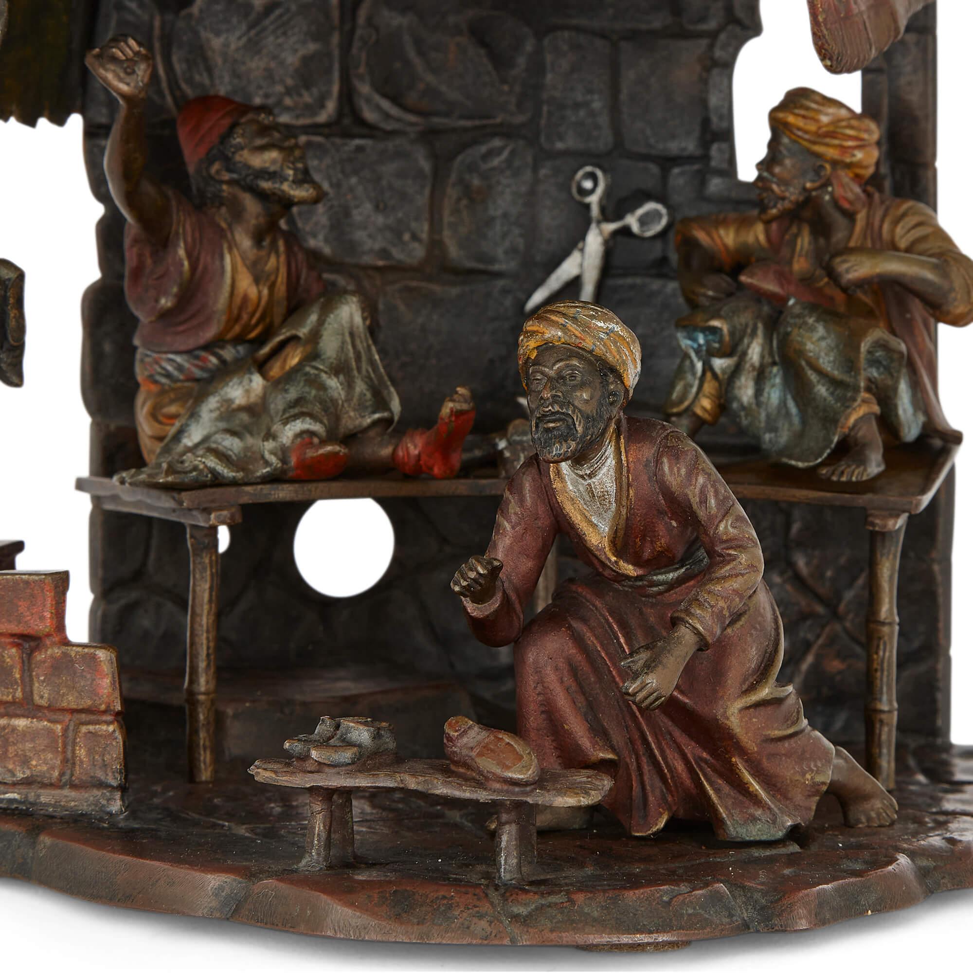 Islamique Lampe autrichienne orientaliste en bronze peinte à froid représentant un bouffon de chaussures en vente