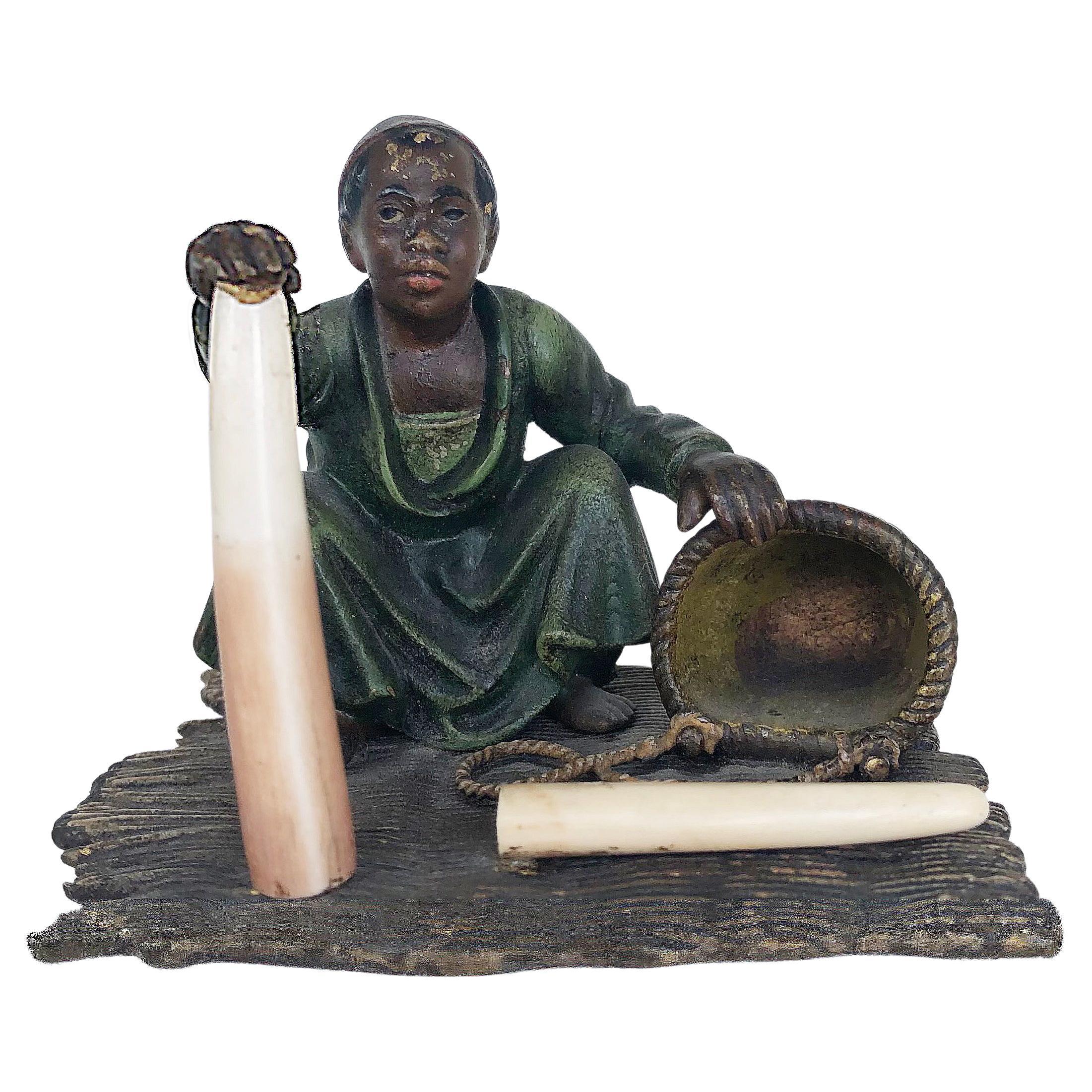 Figurine de marchand autrichienne orientaliste en bronze peint à froid - Figurine