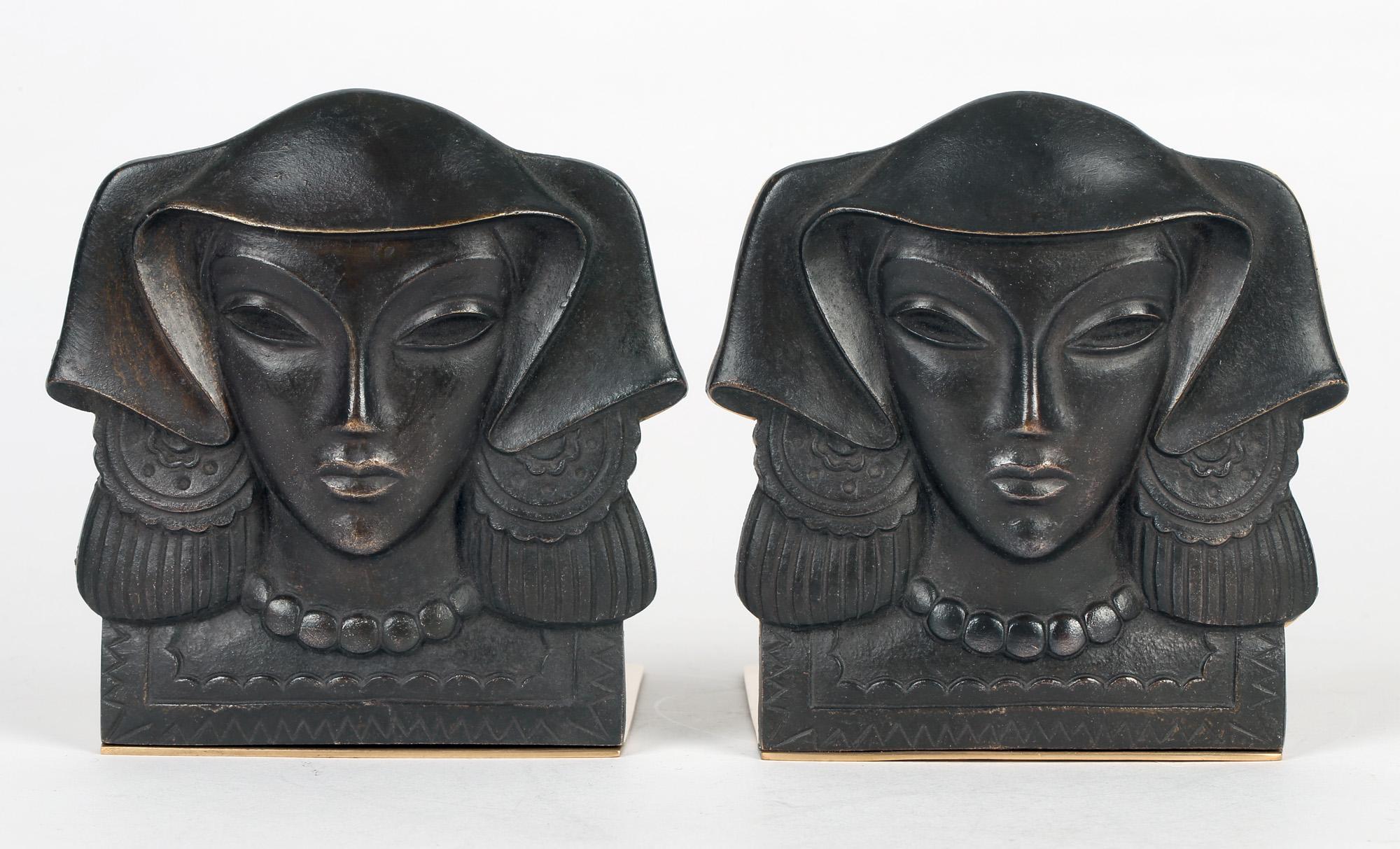 Österreichisches Paar Art-Déco-Buchstützen mit Jungfrauenkopf aus Bronze, Paar im Angebot 6