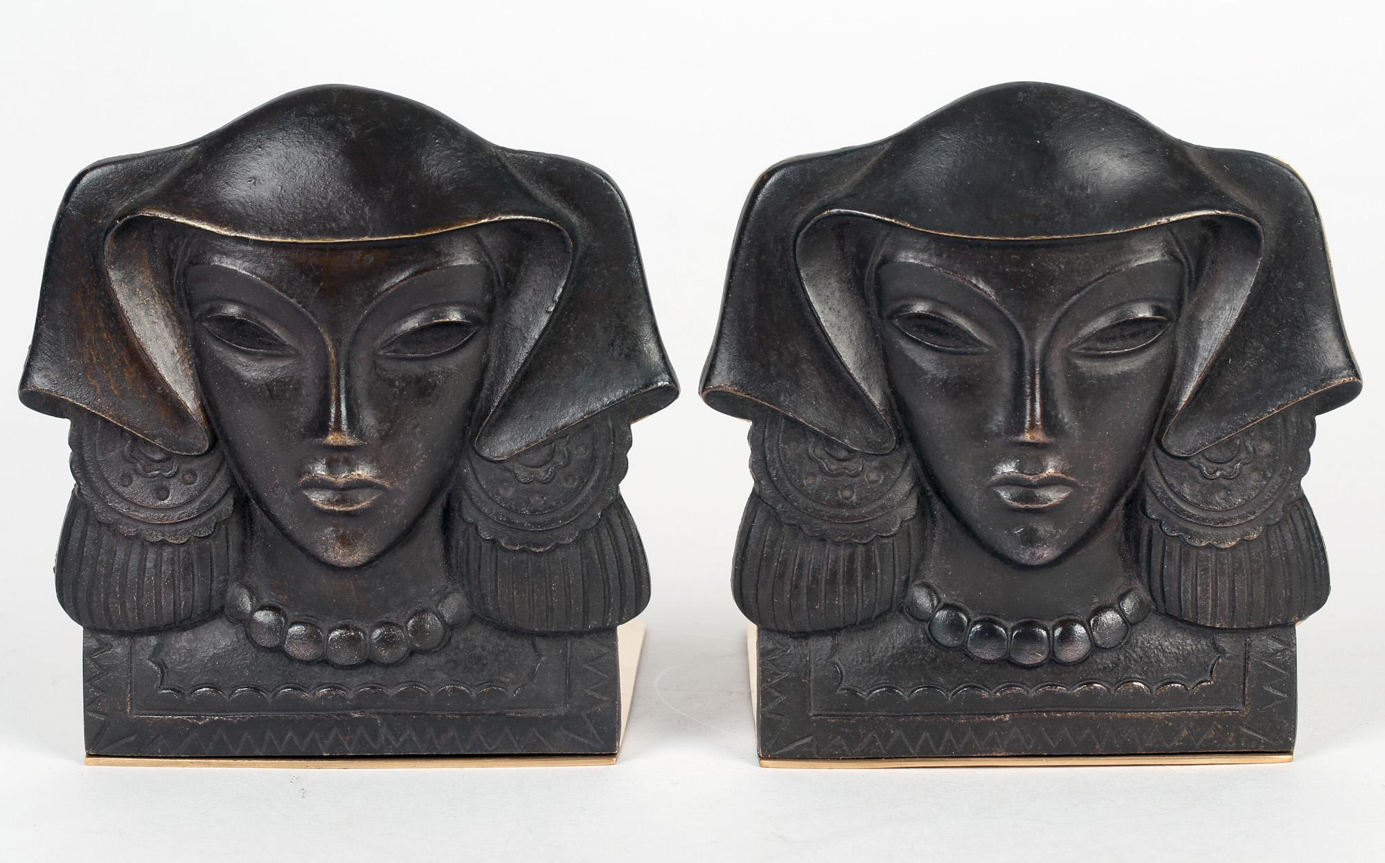 Österreichisches Paar Art-Déco-Buchstützen mit Jungfrauenkopf aus Bronze, Paar (Gegossen) im Angebot