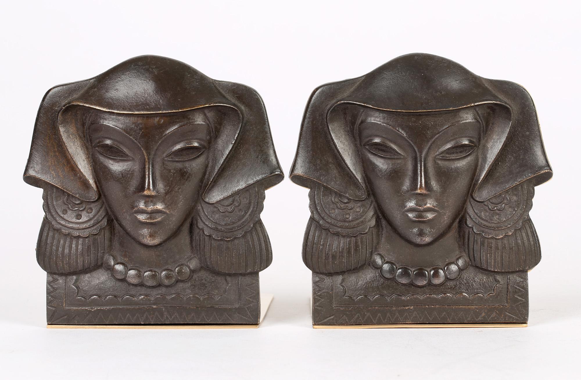 Österreichisches Paar Art-Déco-Buchstützen mit Jungfrauenkopf aus Bronze, Paar im Angebot 2