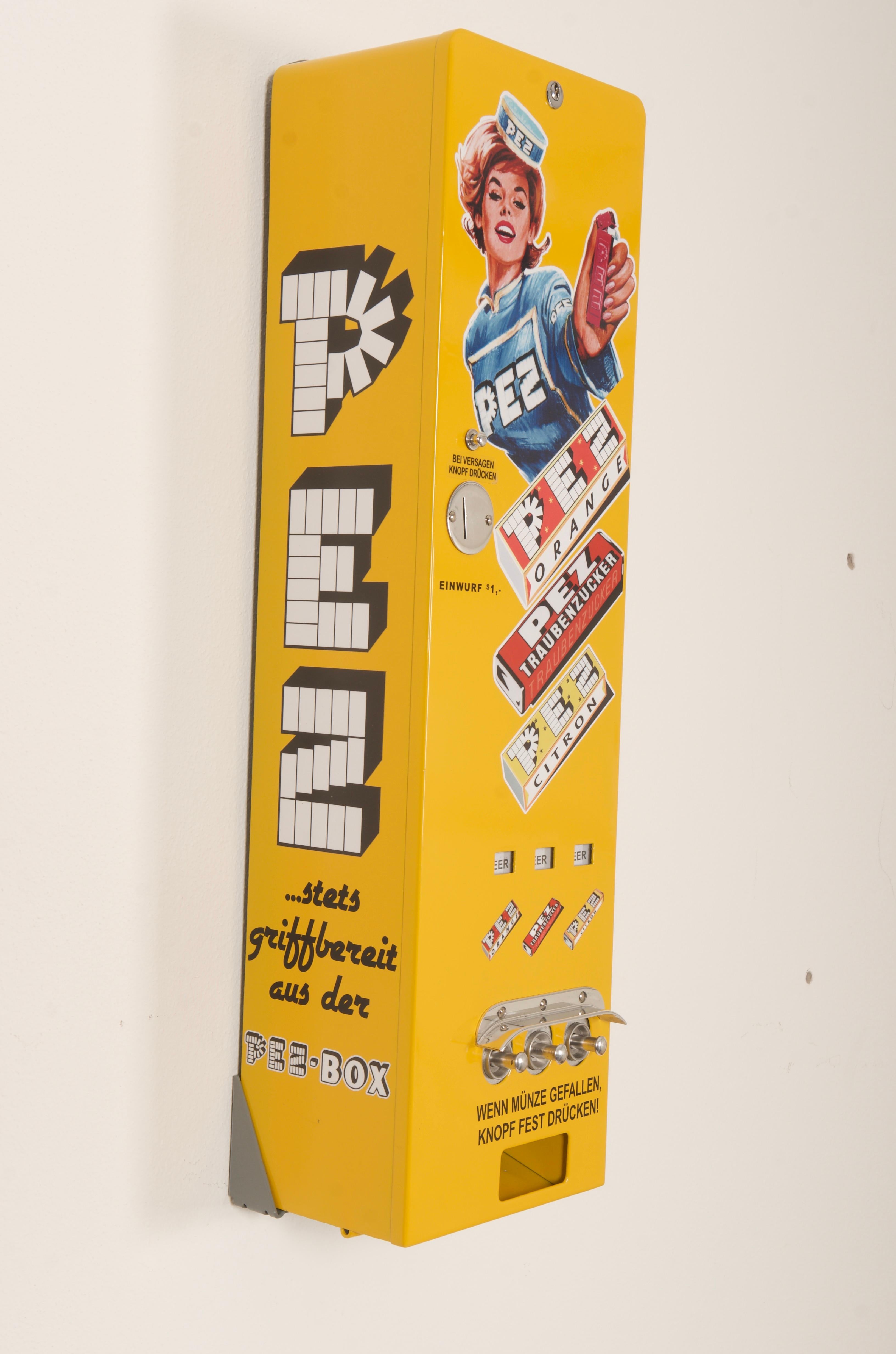 Austrian Pez Vending Machine In Good Condition For Sale In Vienna, AT