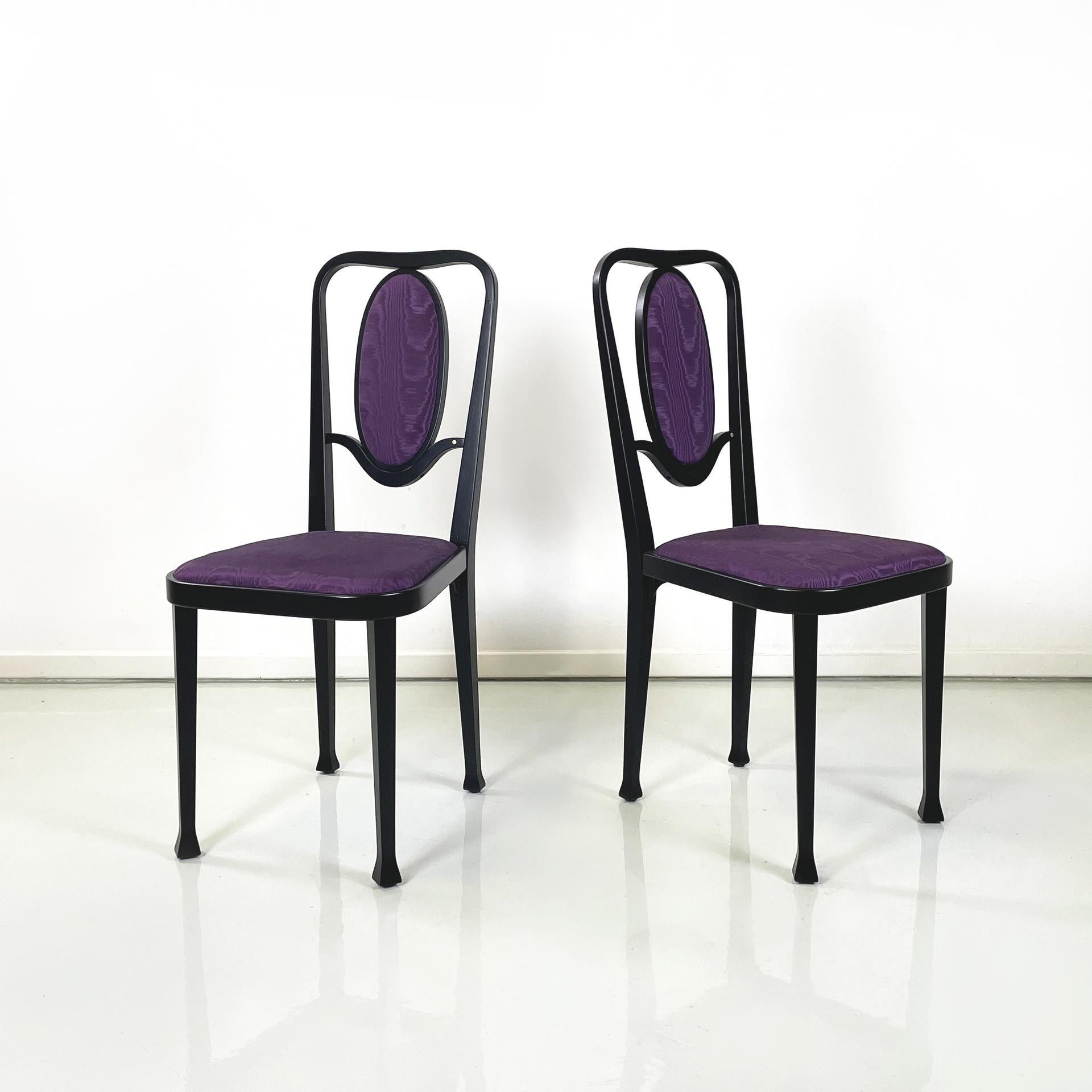 Sedie post-moderne austriache 411 di Marcel Kammerer per Thonet, anni '90
Set di tre sedie modello 414 con seduta quadrata e schienale ovale, imbottite e rivestite in tessuto di seta viola brillante. La struttura è interamente realizzata in legno