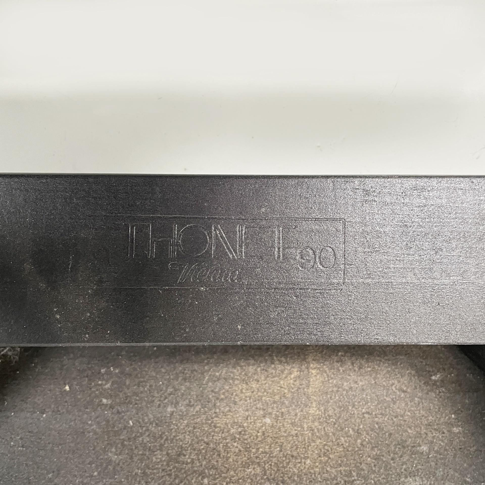 Sedie austriache post-moderne in pelle rossa e legno nero di Thonet, anni '90 in vendita 8