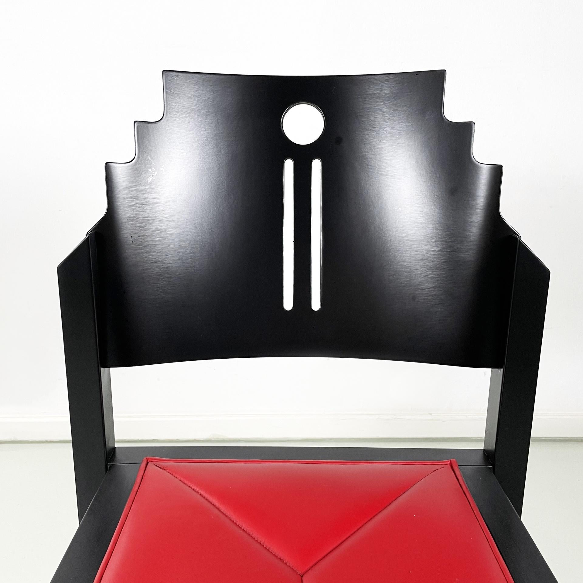 Fine XX secolo Sedie austriache post-moderne in pelle rossa e legno nero di Thonet, anni '90 in vendita