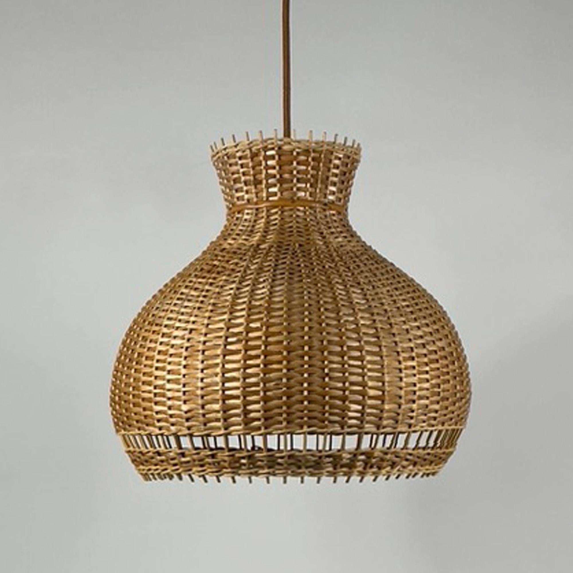 Mid-Century moderno Ciondolo austriaco in vimini di rattan, anni '50 in vendita