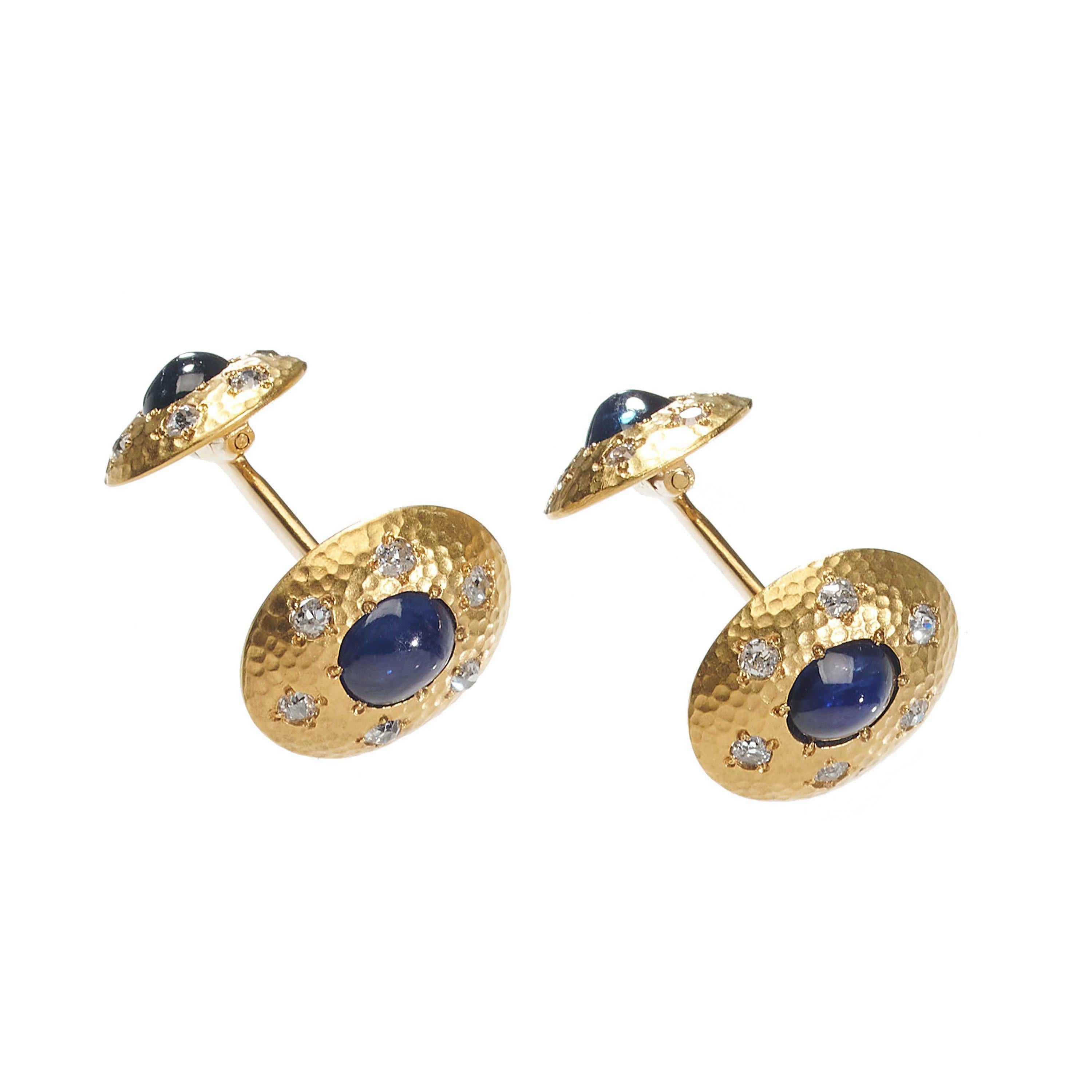 Österreichische Manschettenknöpfe mit Saphir, Diamant und Hammer Finish aus Gold (Cabochon) im Angebot