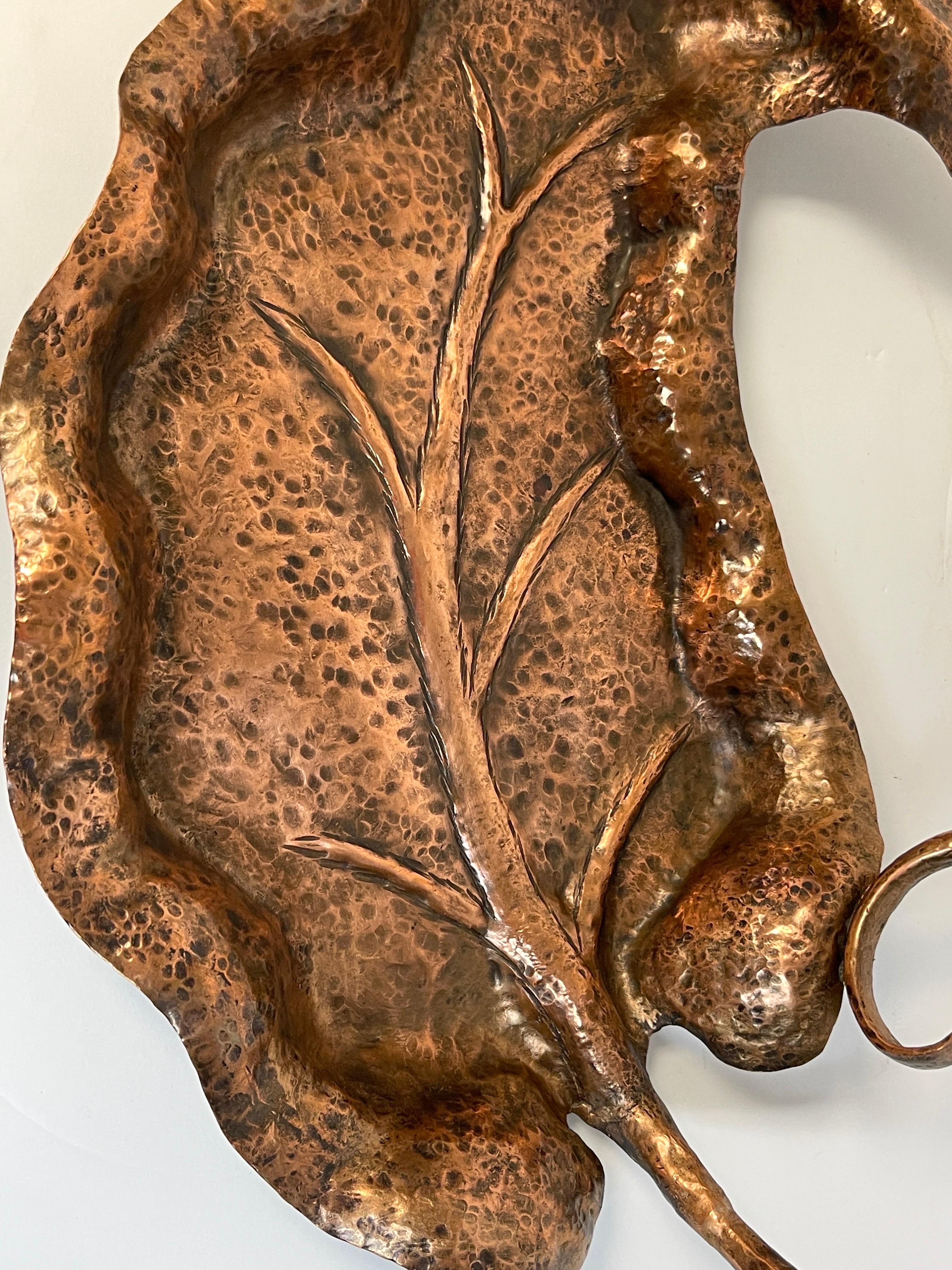 Austrian Secessionist Hand-Forged Copper Leaf Motif Bowl/Vide-Poche In Good Condition For Sale In West Palm Beach, FL