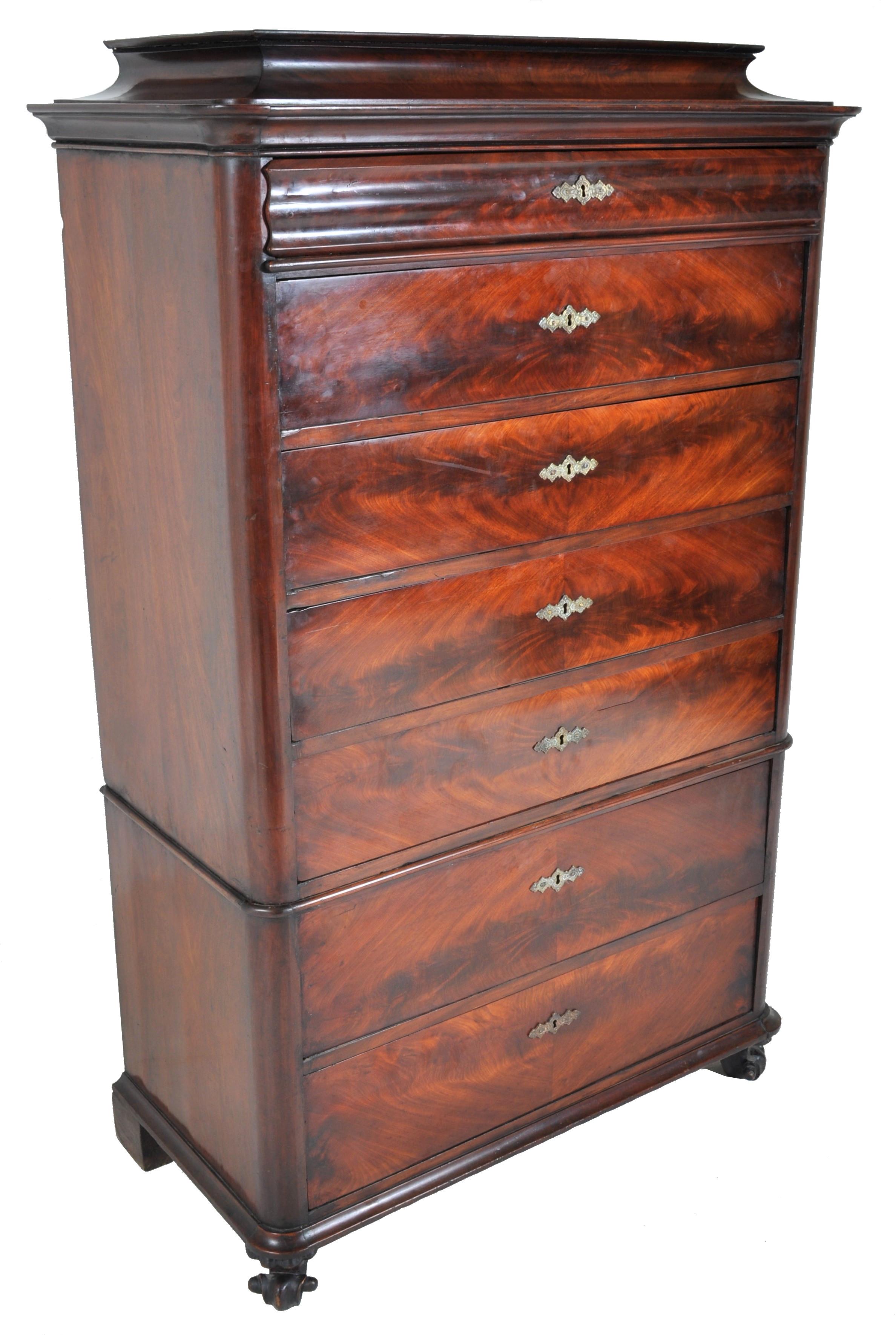 Austrian Seven-Drawer Biedermeier Figured Walnut Chest of Drawers/Semainier In Good Condition In Portland, OR