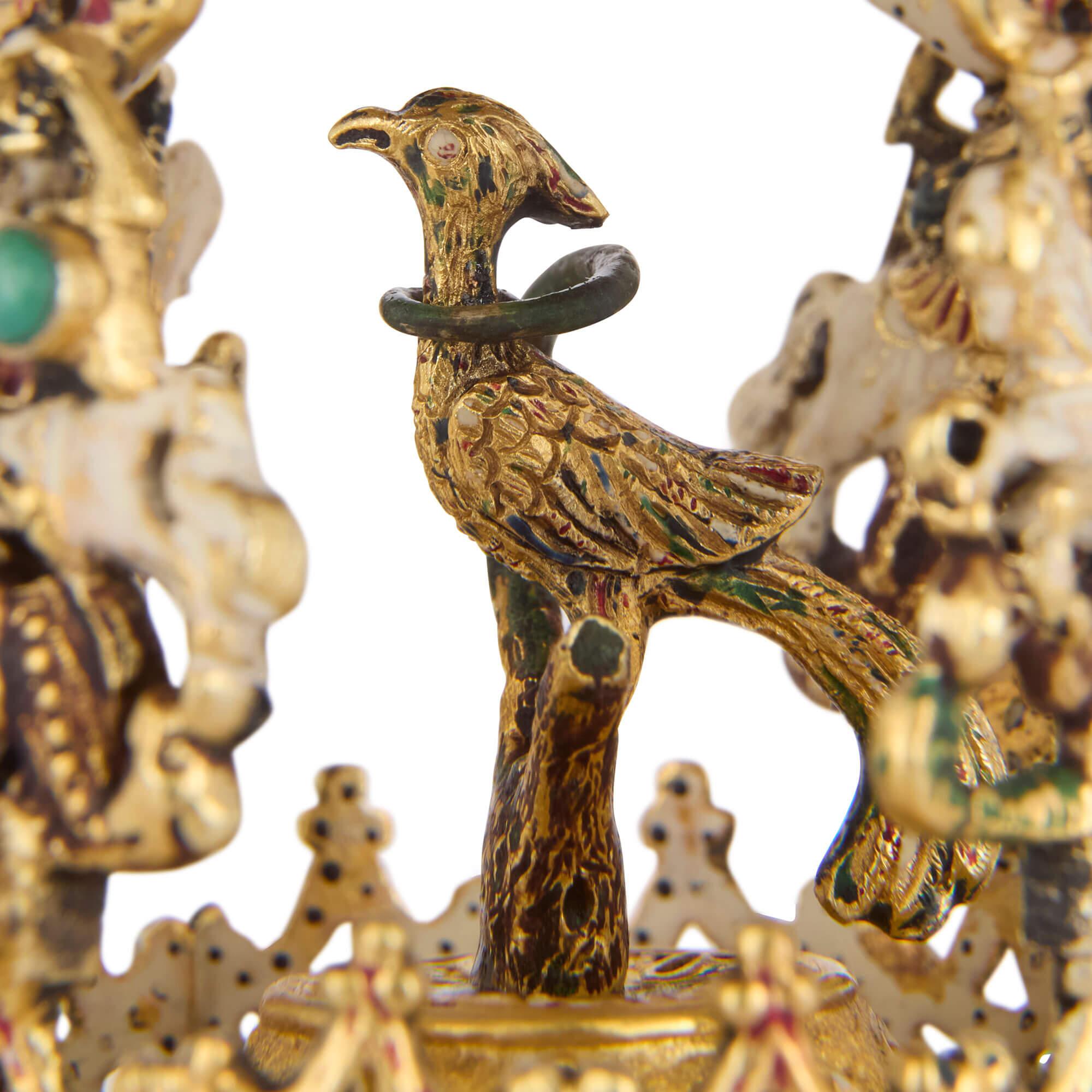 Intagliato Tazza austriaca in argento dorato, agata e pietre semipreziose in vendita
