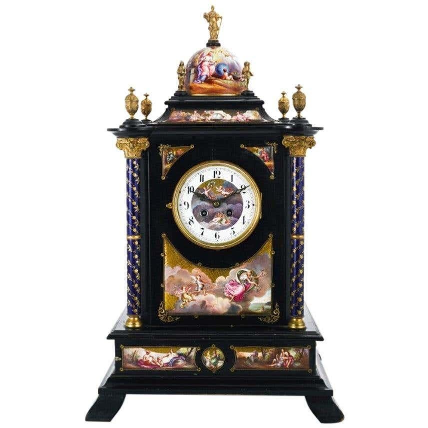 Table d'horloge autrichienne en argent doré, bois et émail en vente