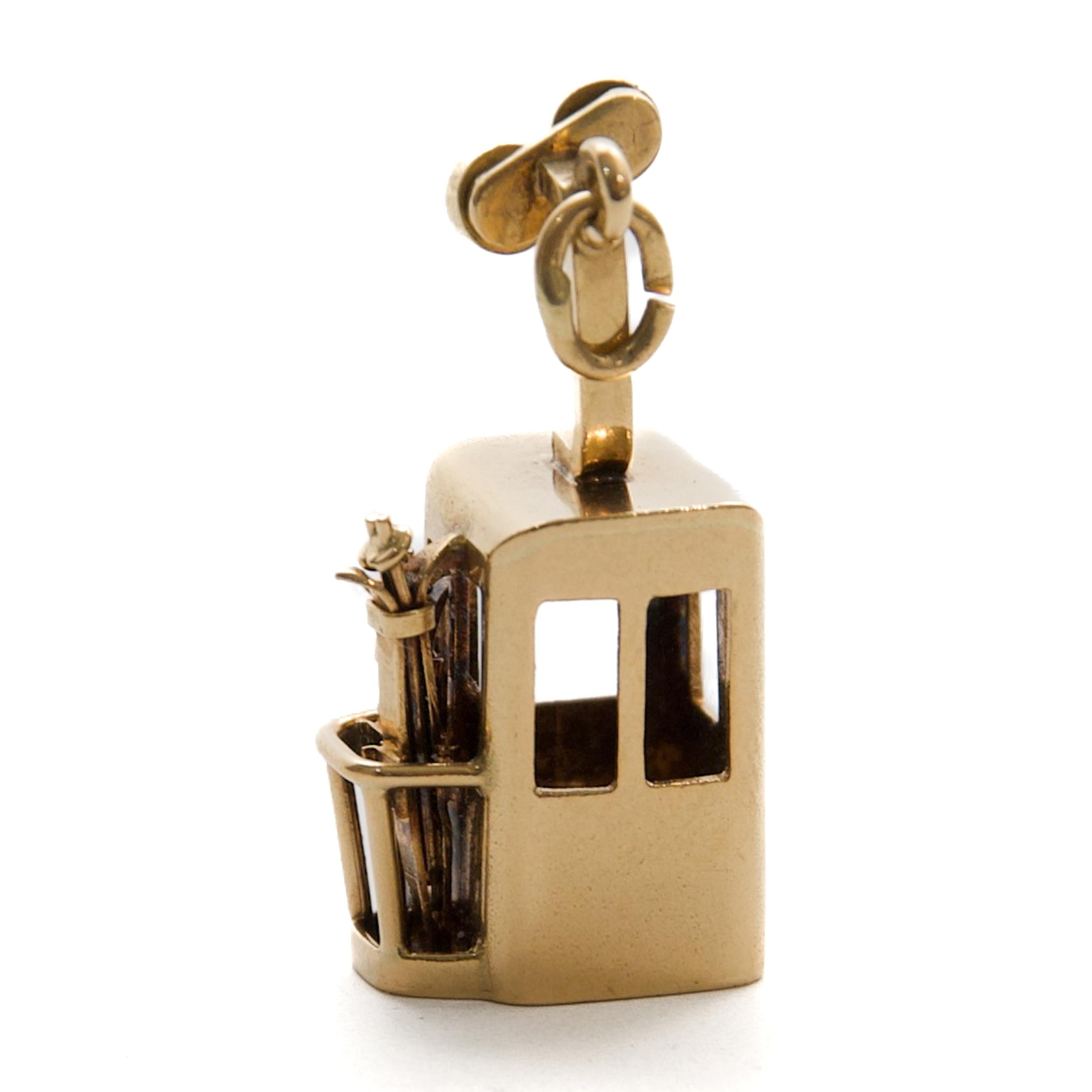 Ciondolo a forma di gondola di un impianto di risalita austriaco in oro 14K, anni '50-'60 circa in vendita 1