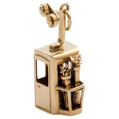 Pendentif en or 14 carats en forme de breloque de télécabine autrichienne, vers les années 1950-1960