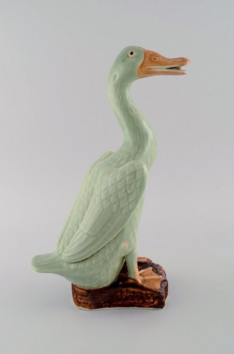 Austrian studio ceramicist. Goose in glazed stoneware. 1930s / 40s.
Measures: 29 x 16 cm.
In excellent condition.
Stamped.