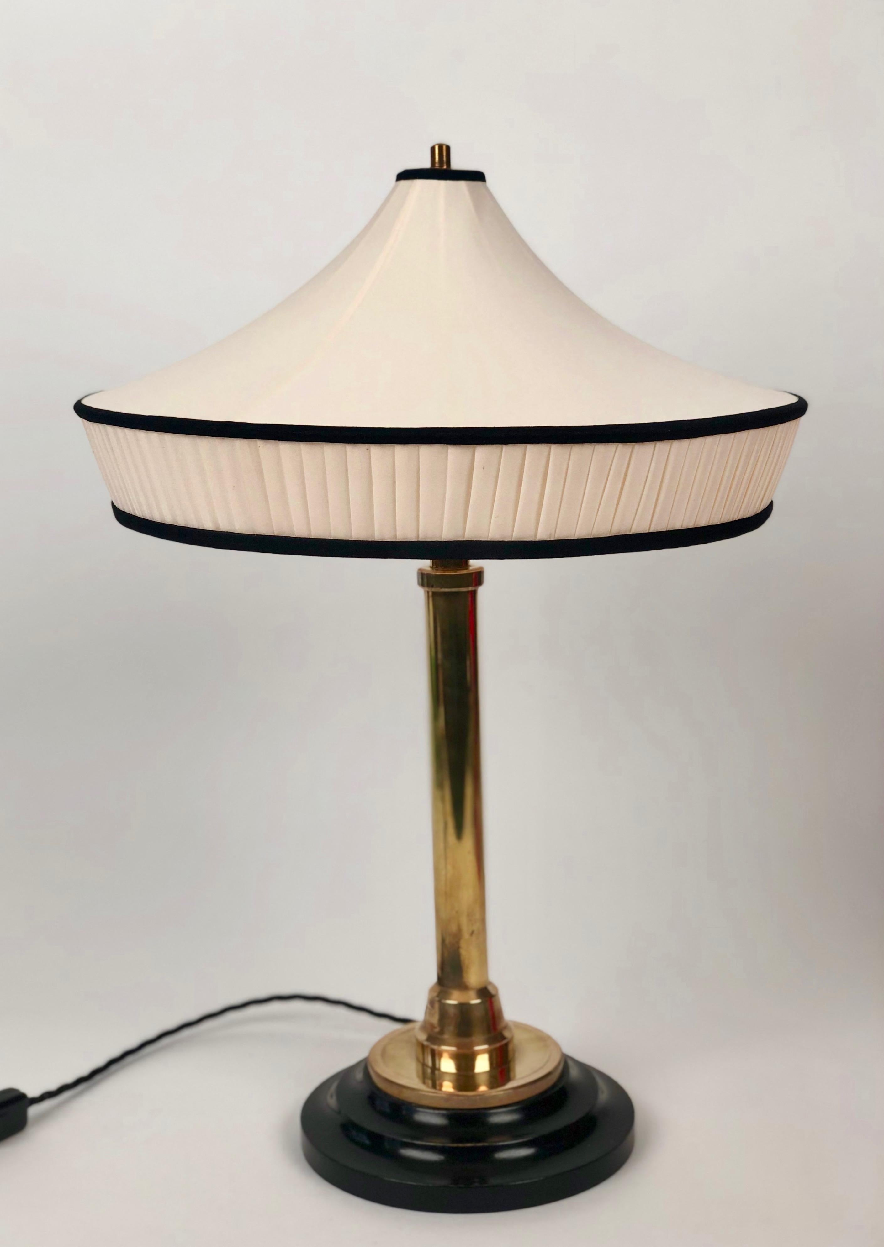 Just looking at this table lamp we can see that it exudes high quality design and manufacture that we have come to expect from Austrian design. From the lamp shade to the base of the lamp everything harmonises  to make a wonderful table lamp. From