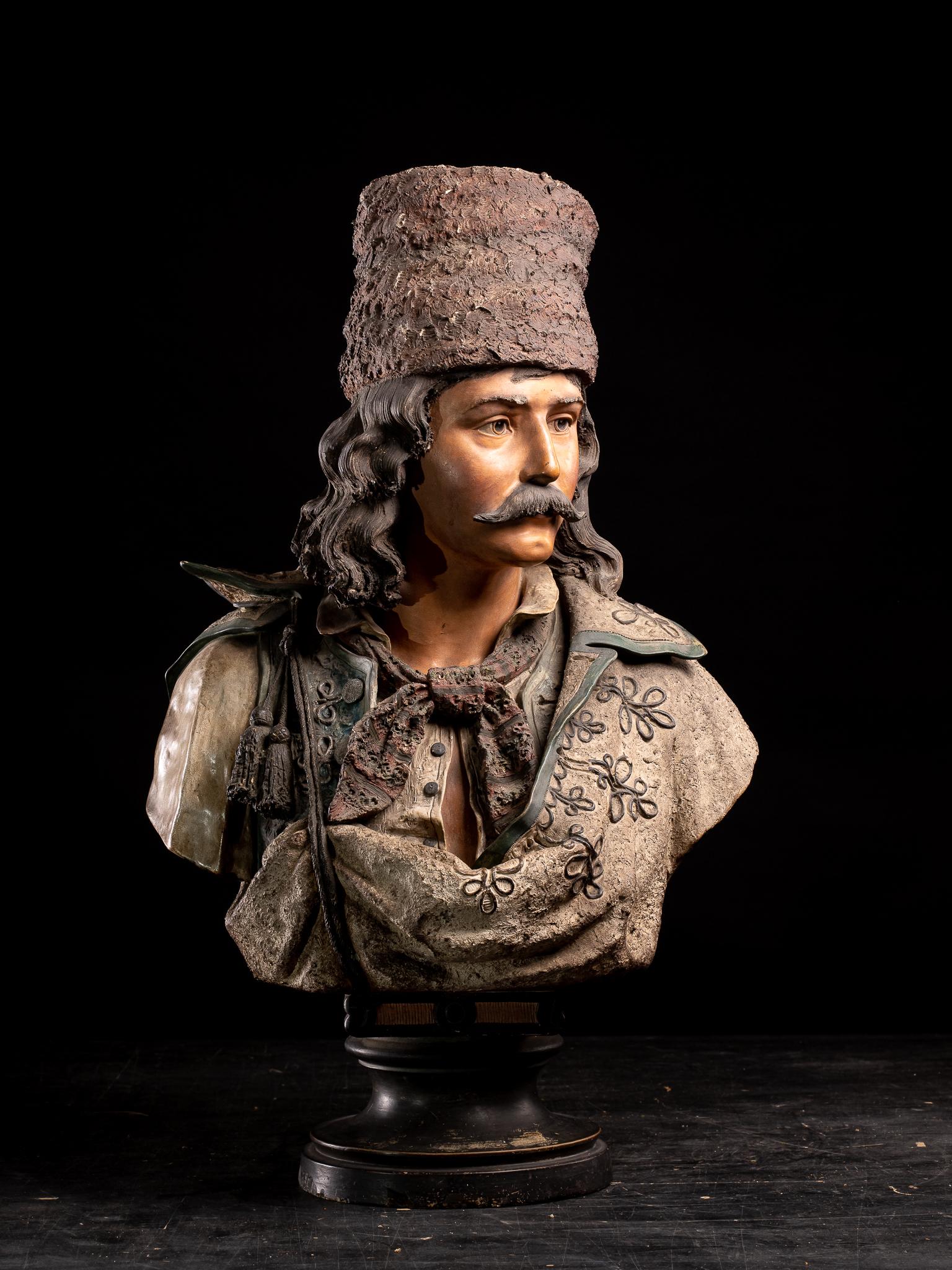 Polychromierte Statue eines russischen Dandys