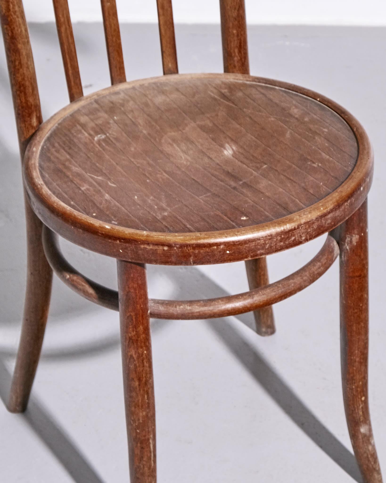 Mid-Century Modern Chaise basse autrichienne de style Thonet en vente