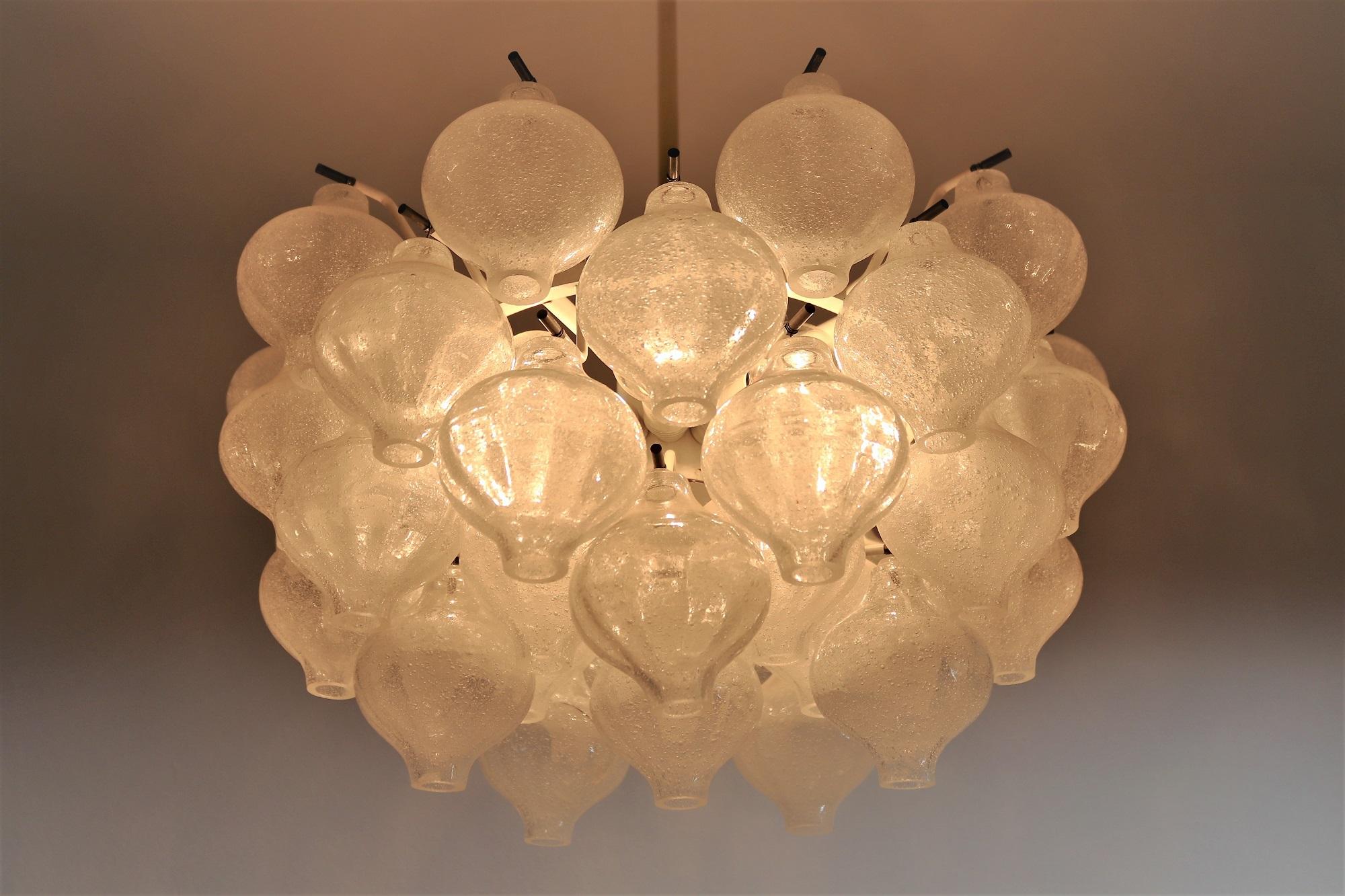 Midcentury Tulipan Chandelier in Glass and Brass by Austrian Kalmar, 1960s For Sale 5