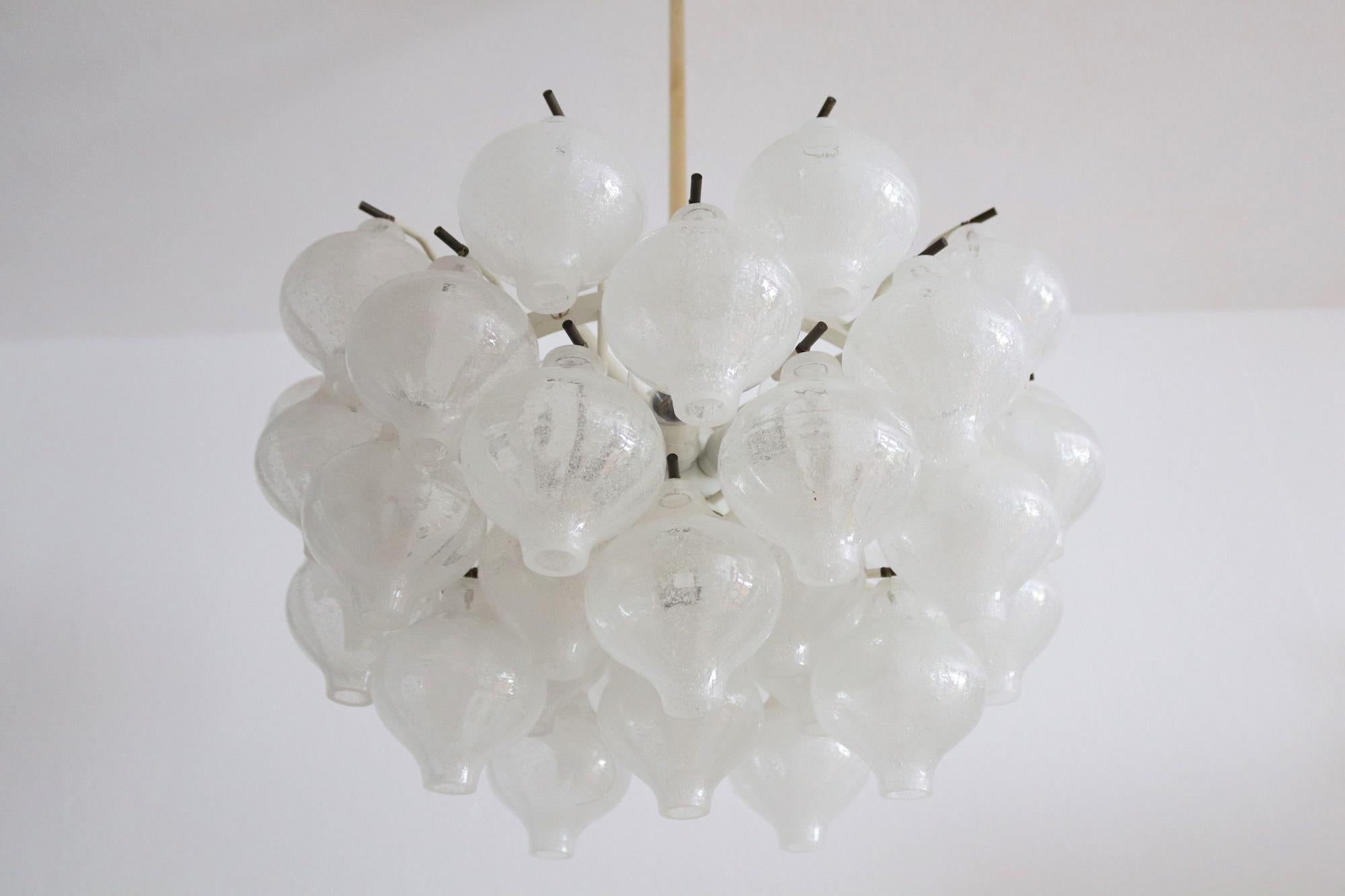 Midcentury Tulipan Chandelier in Glass and Brass by Austrian Kalmar, 1960s For Sale 6