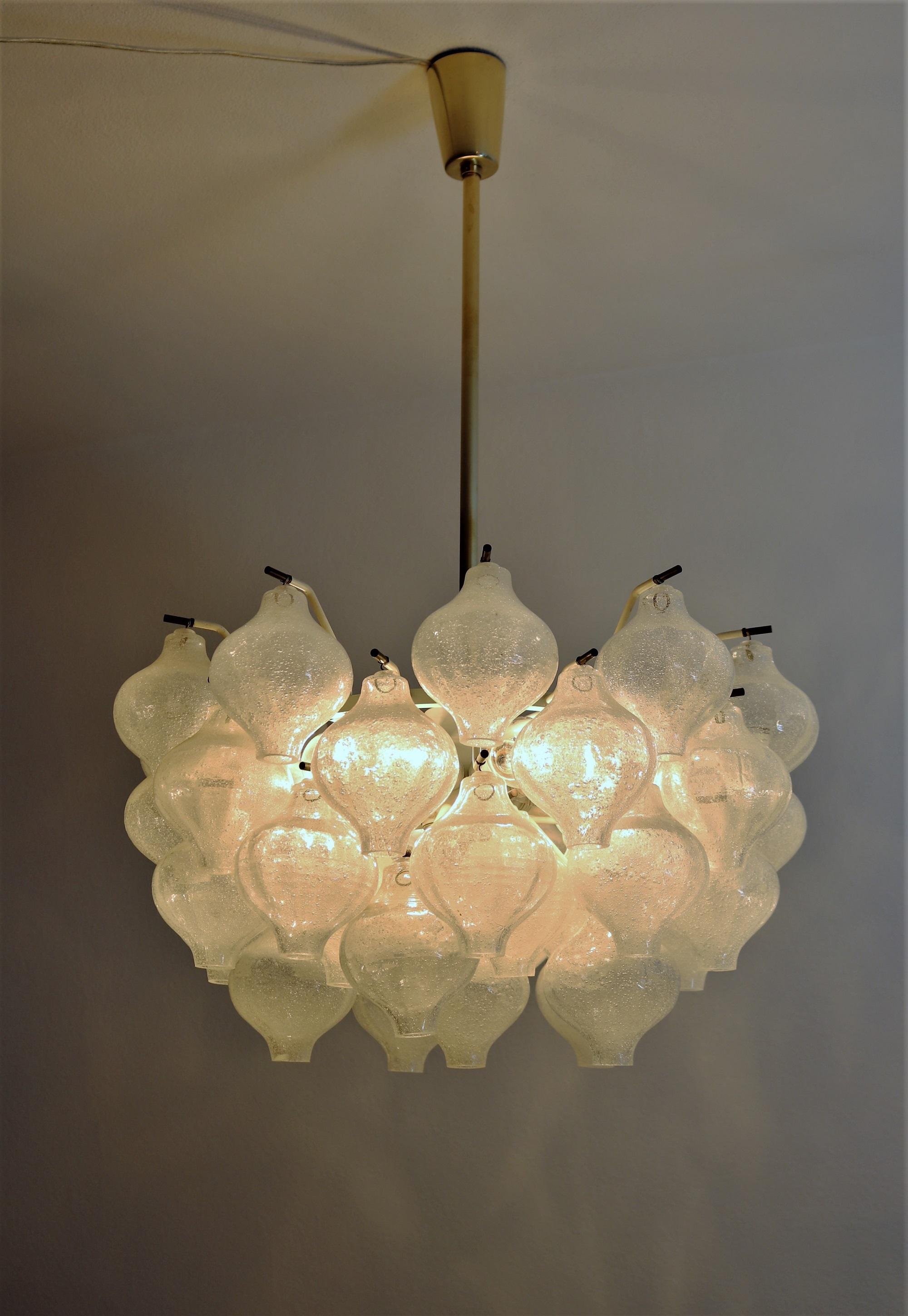 Midcentury Tulipan Chandelier in Glass and Brass by Austrian Kalmar, 1960s For Sale 7