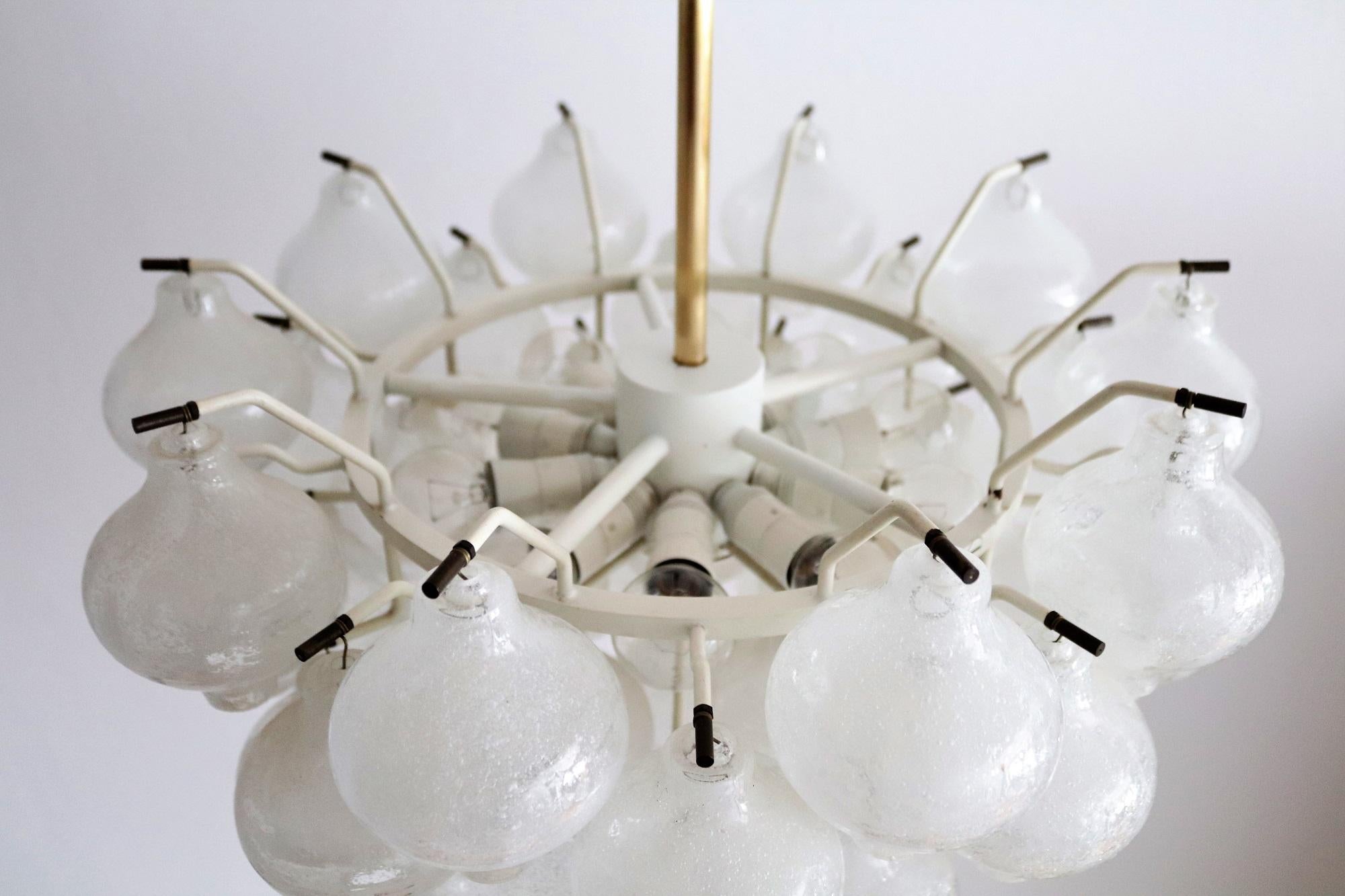Midcentury Tulipan Chandelier in Glass and Brass by Austrian Kalmar, 1960s For Sale 1