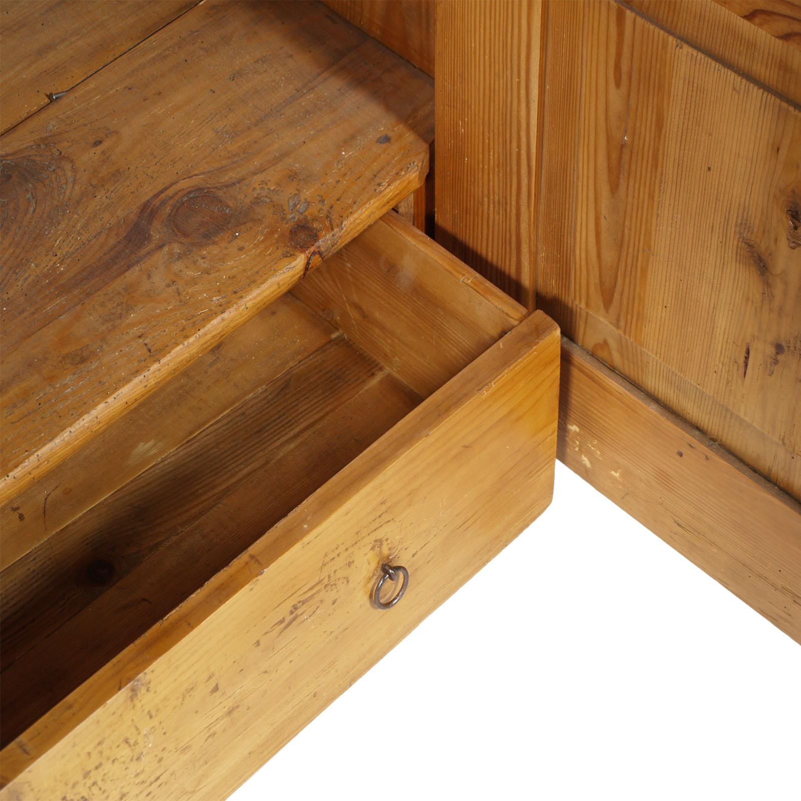 Österreichisch Tirol 1860er Kleiderschrank Biedermeier in Massivholz gewachst poliert (19. Jahrhundert) im Angebot