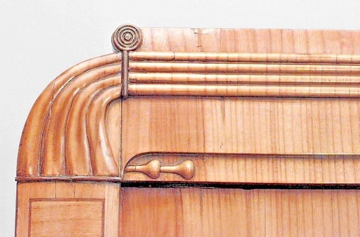 Wiener Biedermeier-Schrank aus Ahornholz (Österreichisch) im Angebot