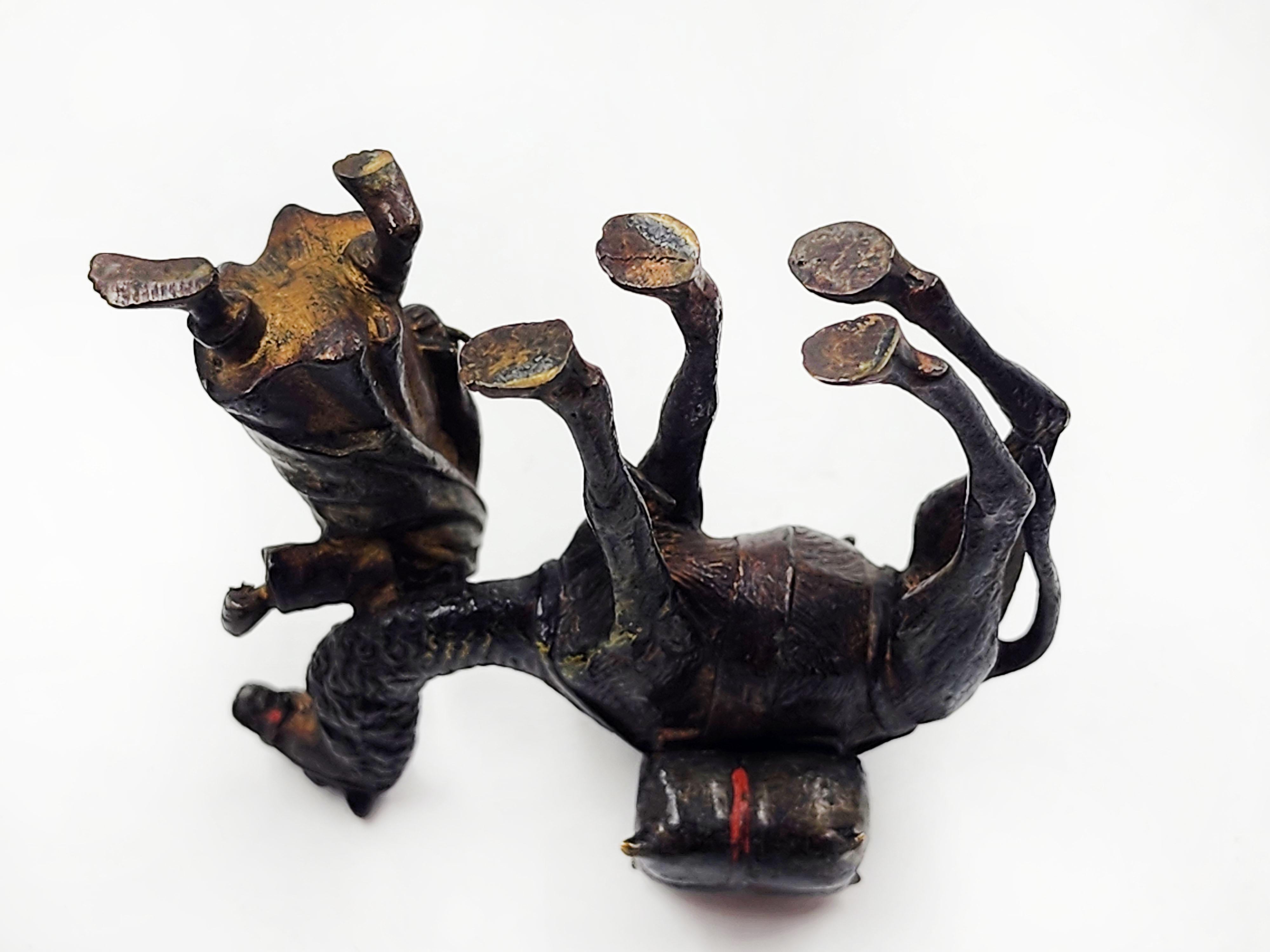 Bronzo austriaco viennese del XIX secolo
Questo notevole bronzo viennese, risalente alla fine del XIX secolo, presenta una figura maschile accanto a un cammello. L'opera è un esempio eccezionale dell'abilità e dei dettagli per cui erano noti gli