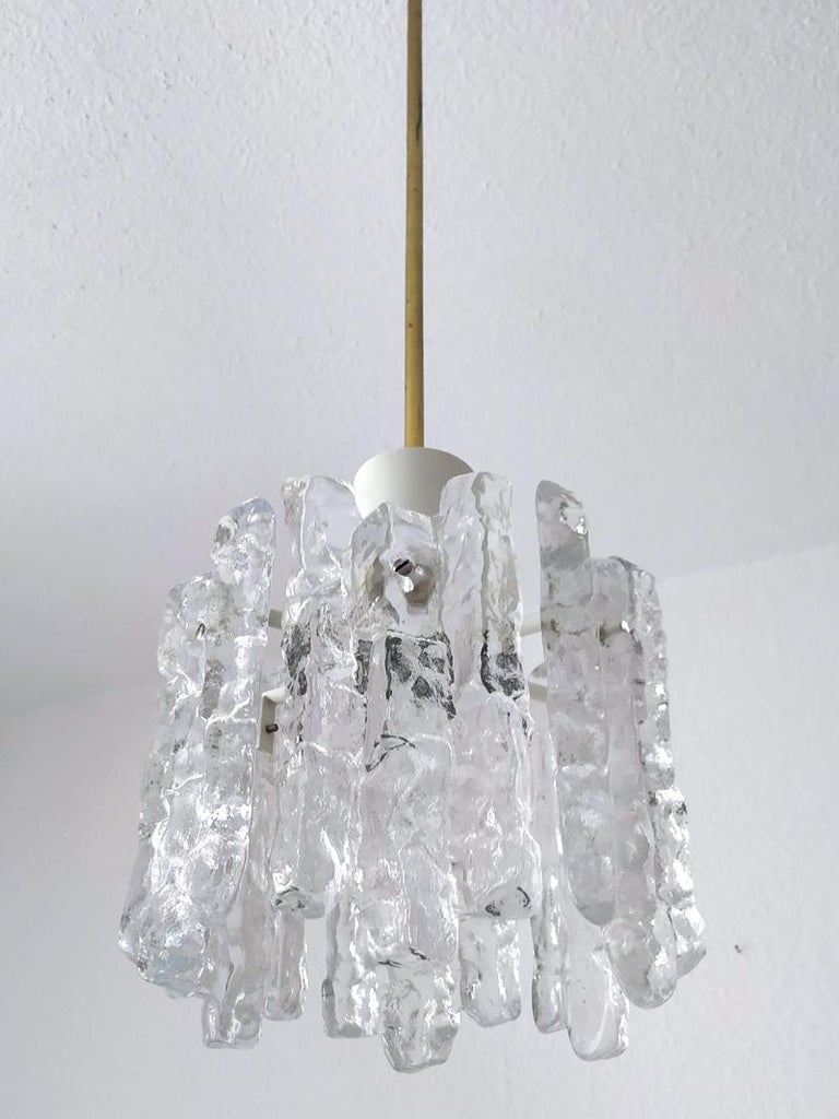 Beautiful midcentury handblown textured Murano glass pendant or flush mount by JT Kalmar for Franken KG.
Austria, 1960s.
Lamp sockets: One E27 (US E26).
Height (Body): 9.85 in.
