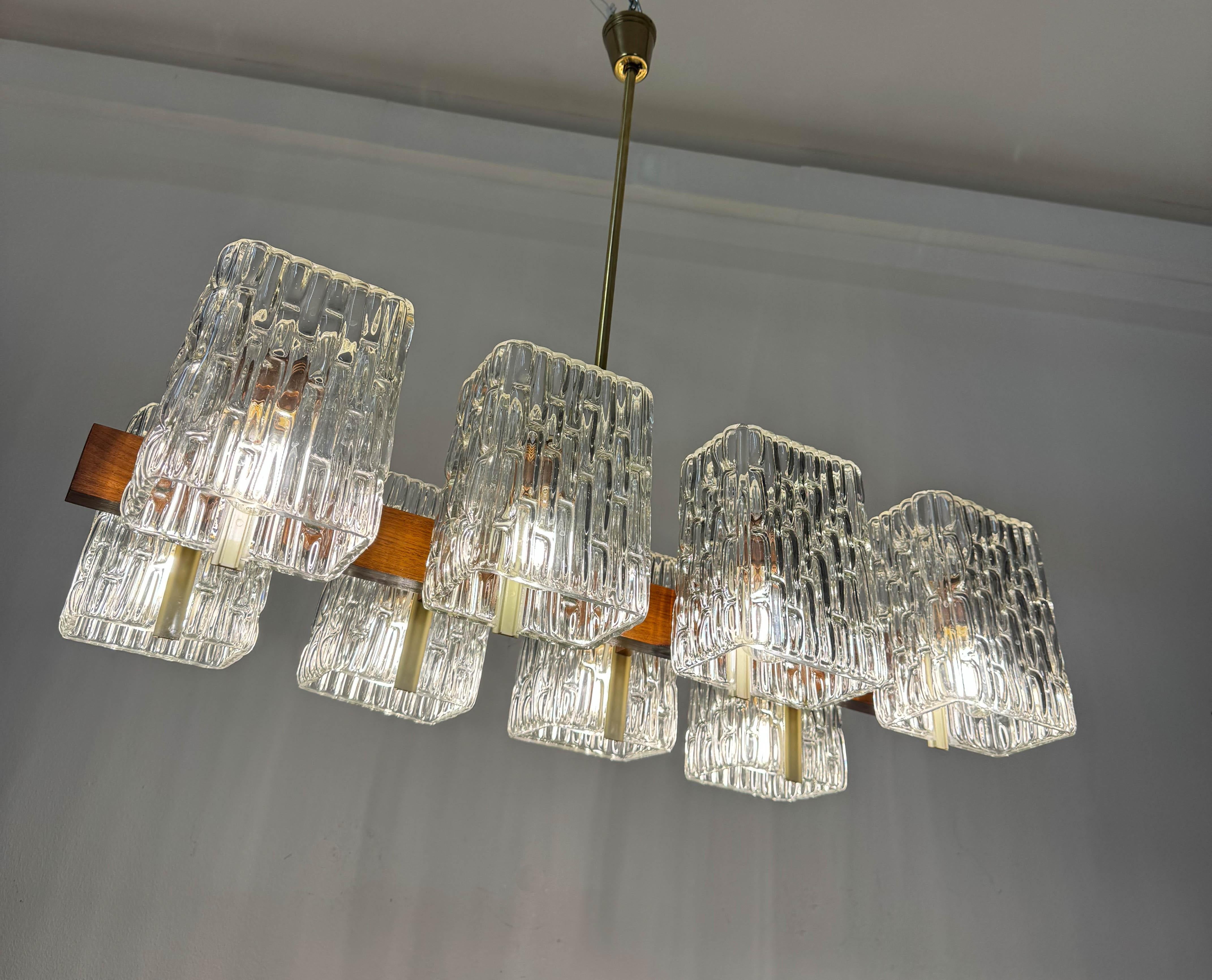 Lampadario austriaco in noce/ottone con paralumi in vetro pressato di Rupert Nikoll in vendita 6