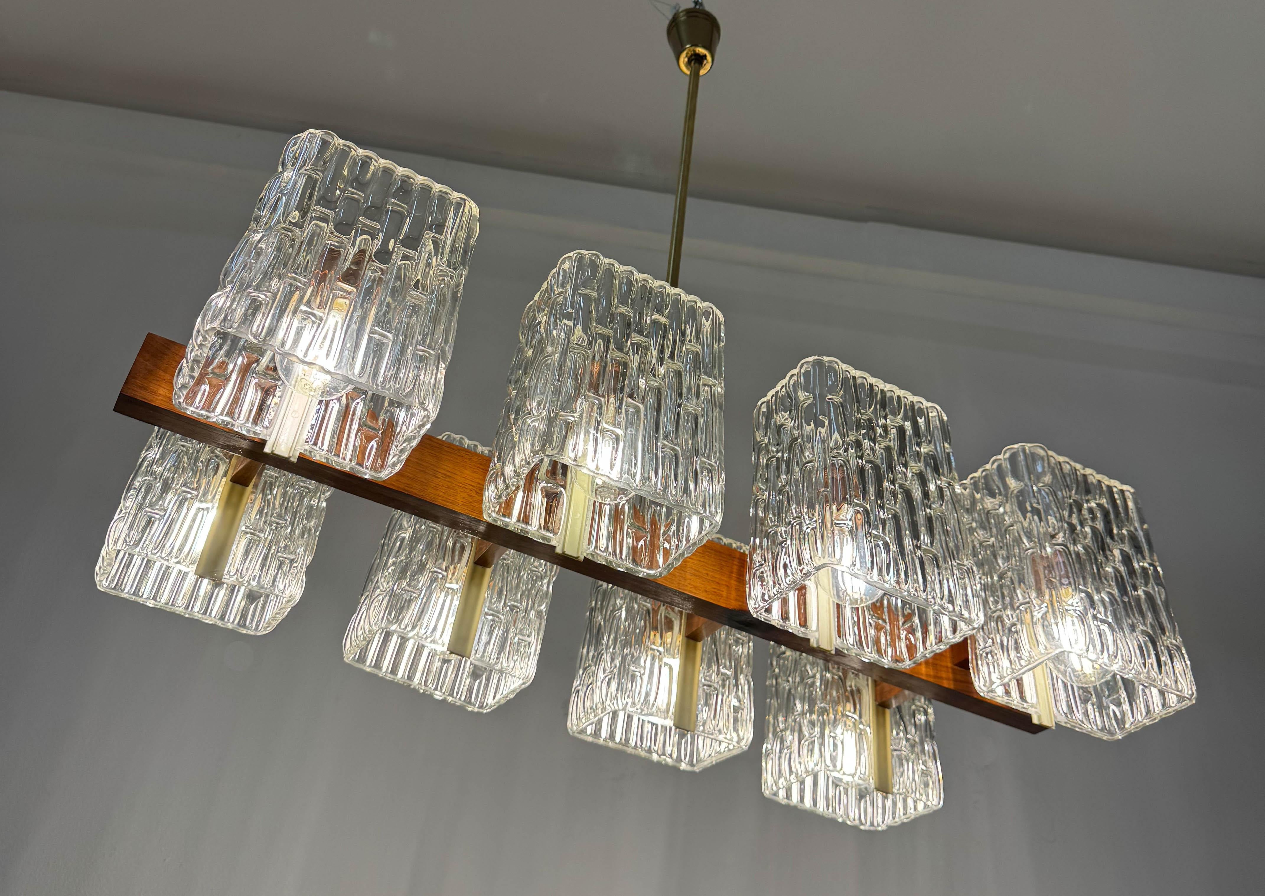 Lampadario austriaco in noce/ottone con paralumi in vetro pressato di Rupert Nikoll in vendita 7