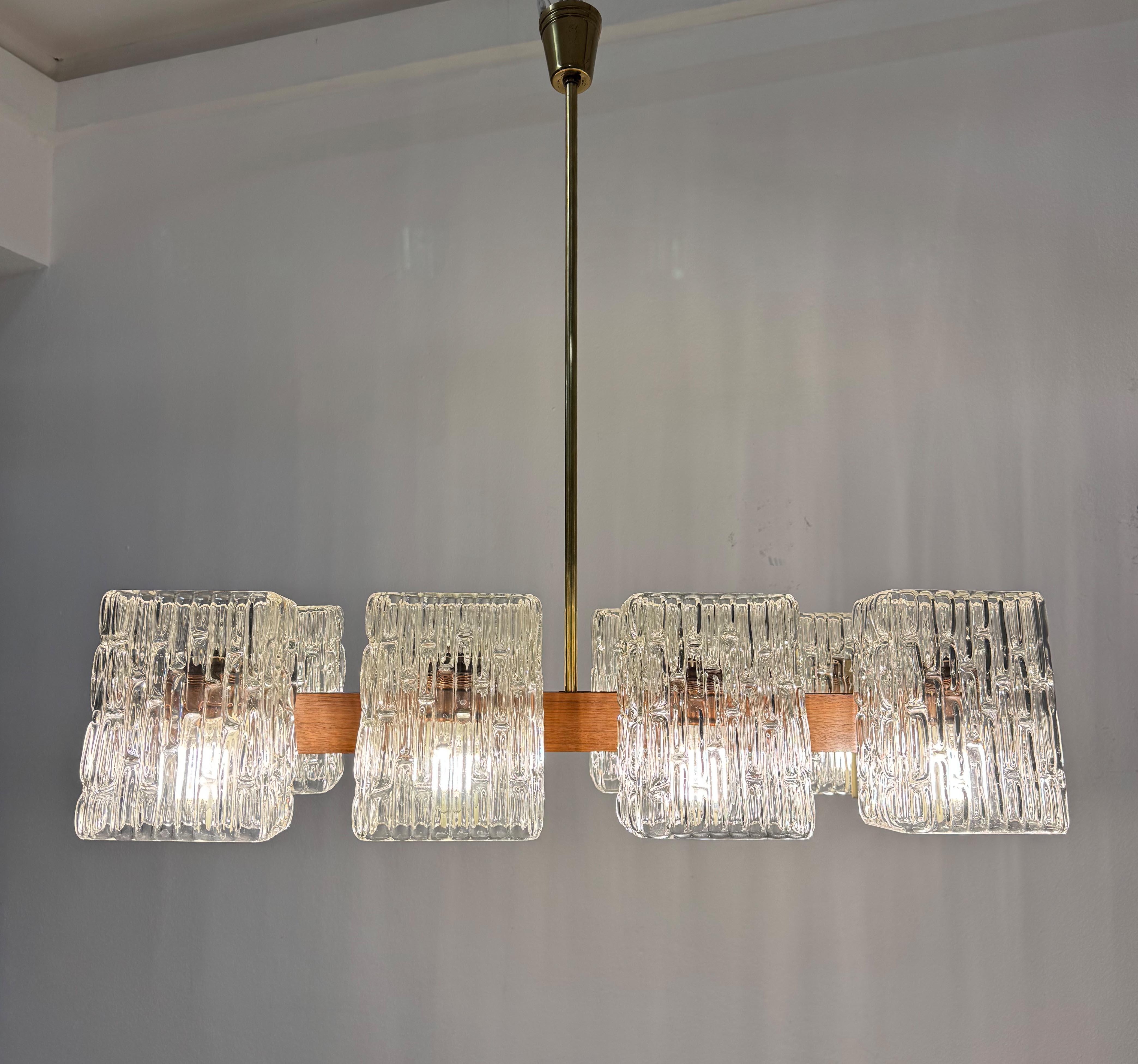 Lampadario austriaco in noce/ottone con paralumi in vetro pressato di Rupert Nikoll in vendita 9