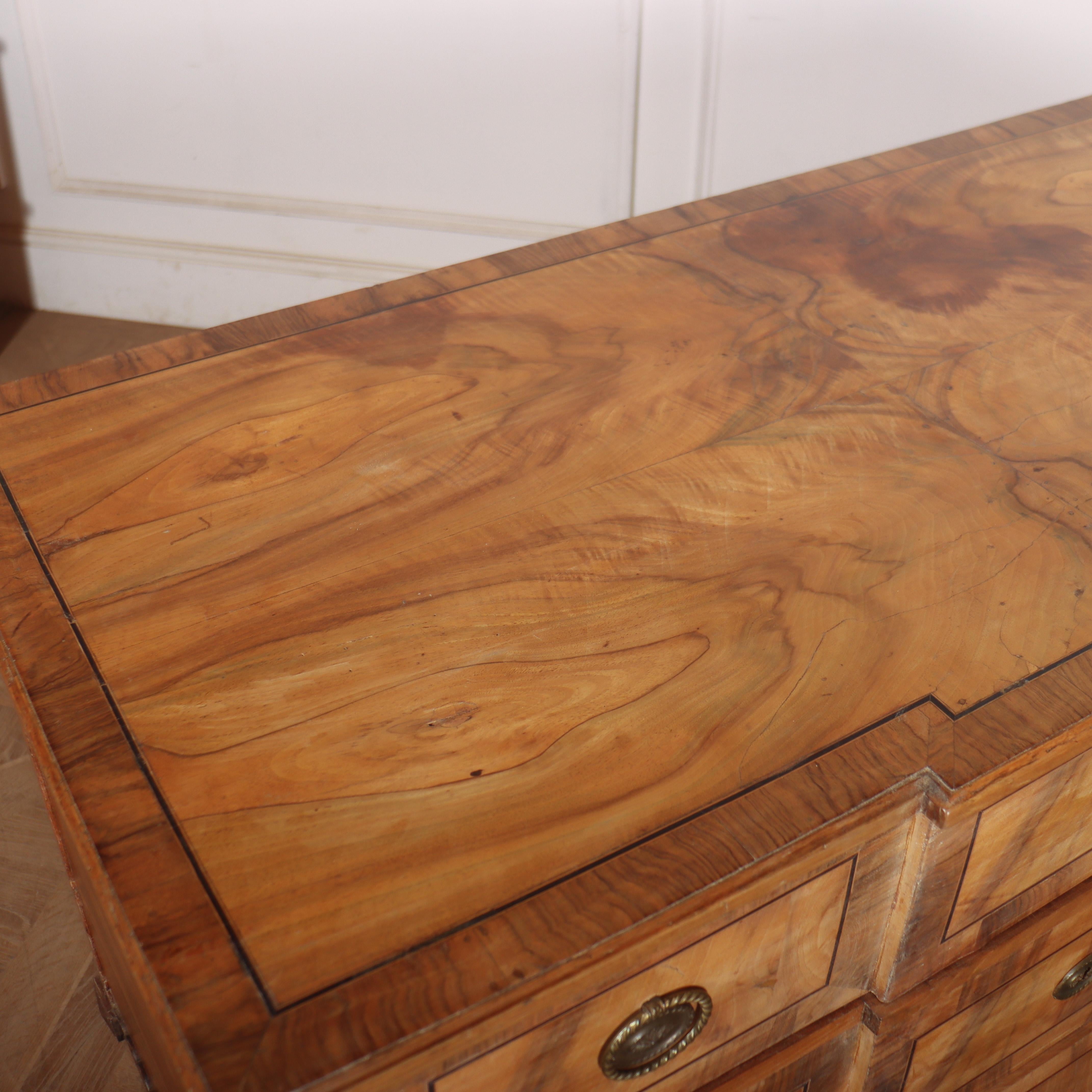 Commodo in noce austriaco in vendita 4