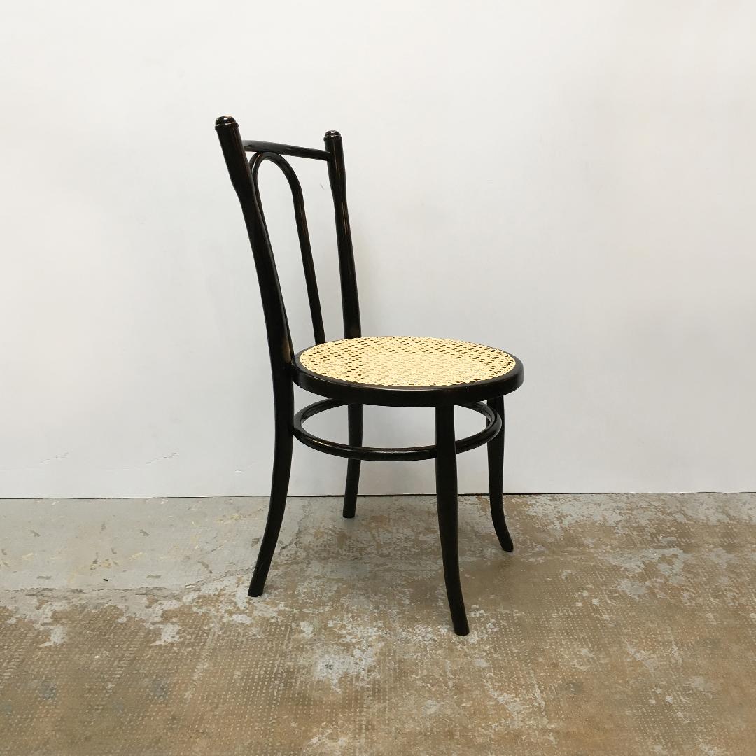 Austrian early 20th century wood and handmade Vienna straw Fischel chair by Thonet, 1900s
Austrian wood with handmade Vienna straw seat Fischel chair
Produced by Thonet and dating back to the early 1900s.
Entirely restored and repainted, perfect