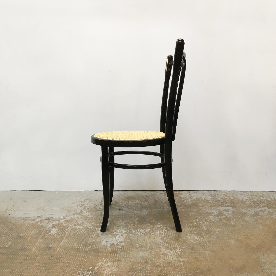 Early 20th Century Austrian Wood and Handmade Vienna Straw Fischel Chair by Thonet, 1900s