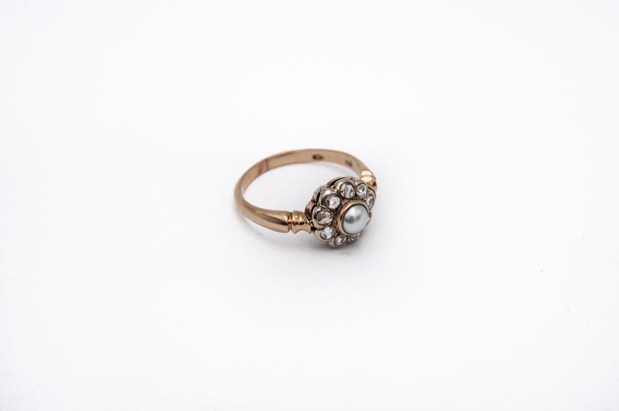 Art Nouveau Austro-Hungarian Daisy ring with diamonds and pearl, early 20th century. For Sale