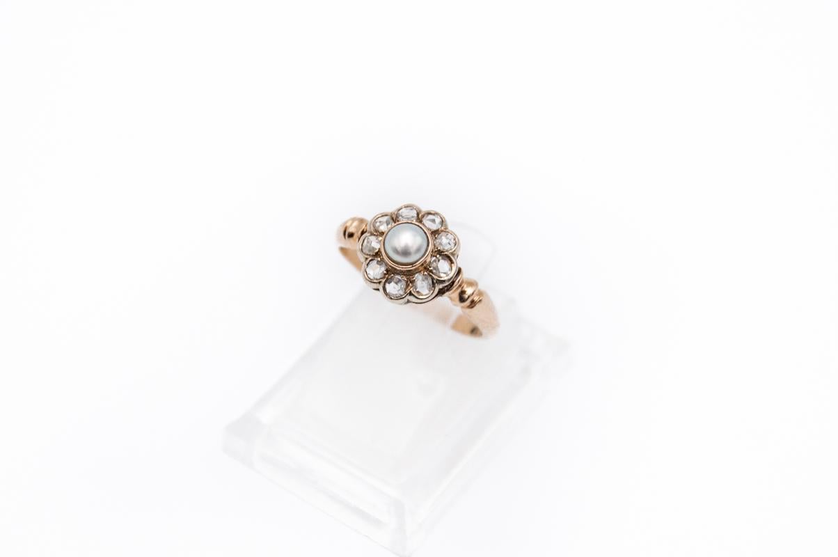 Austro-Hungarian Daisy ring with diamonds and pearl, early 20th century. In Good Condition For Sale In Chorzów, PL