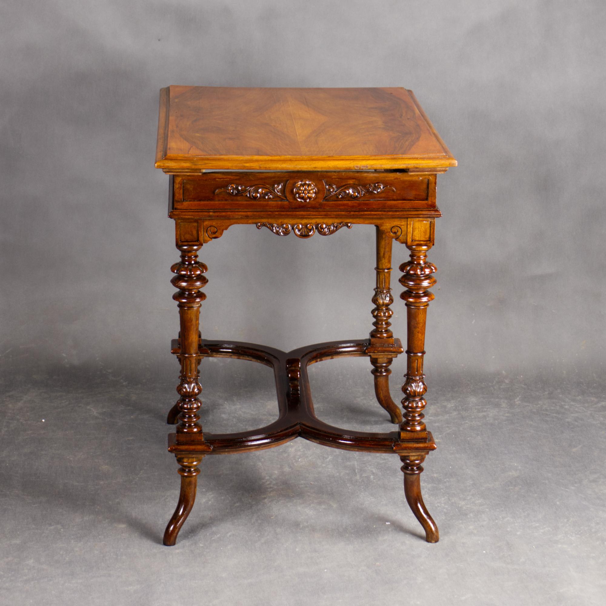 Autrichien Table d'appoint austro-hongroise en bois fruitier, vers 1880 en vente