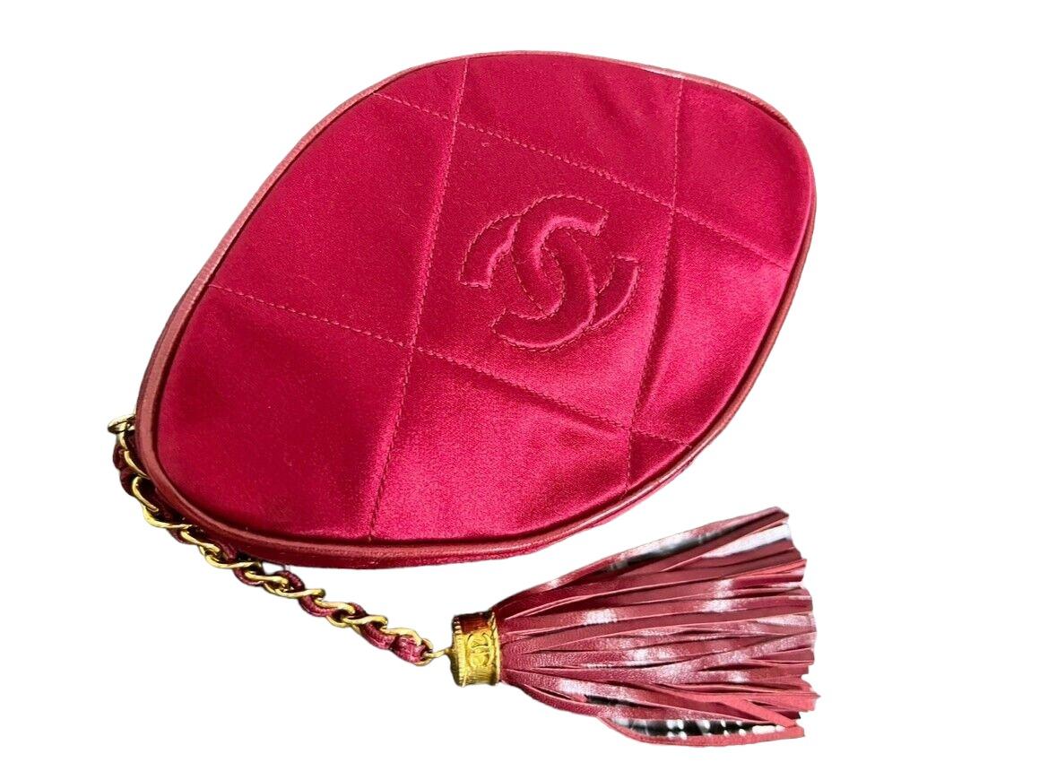 Auth CC Chanel Silk Satin And Leather Clutch Bag
This small bag offers an amazing aesthetic with a eye popping red hue and Burgundy fringed leather zipper strap. The top of the bag is leather with a zipper enclosure. The zipper has an extension of