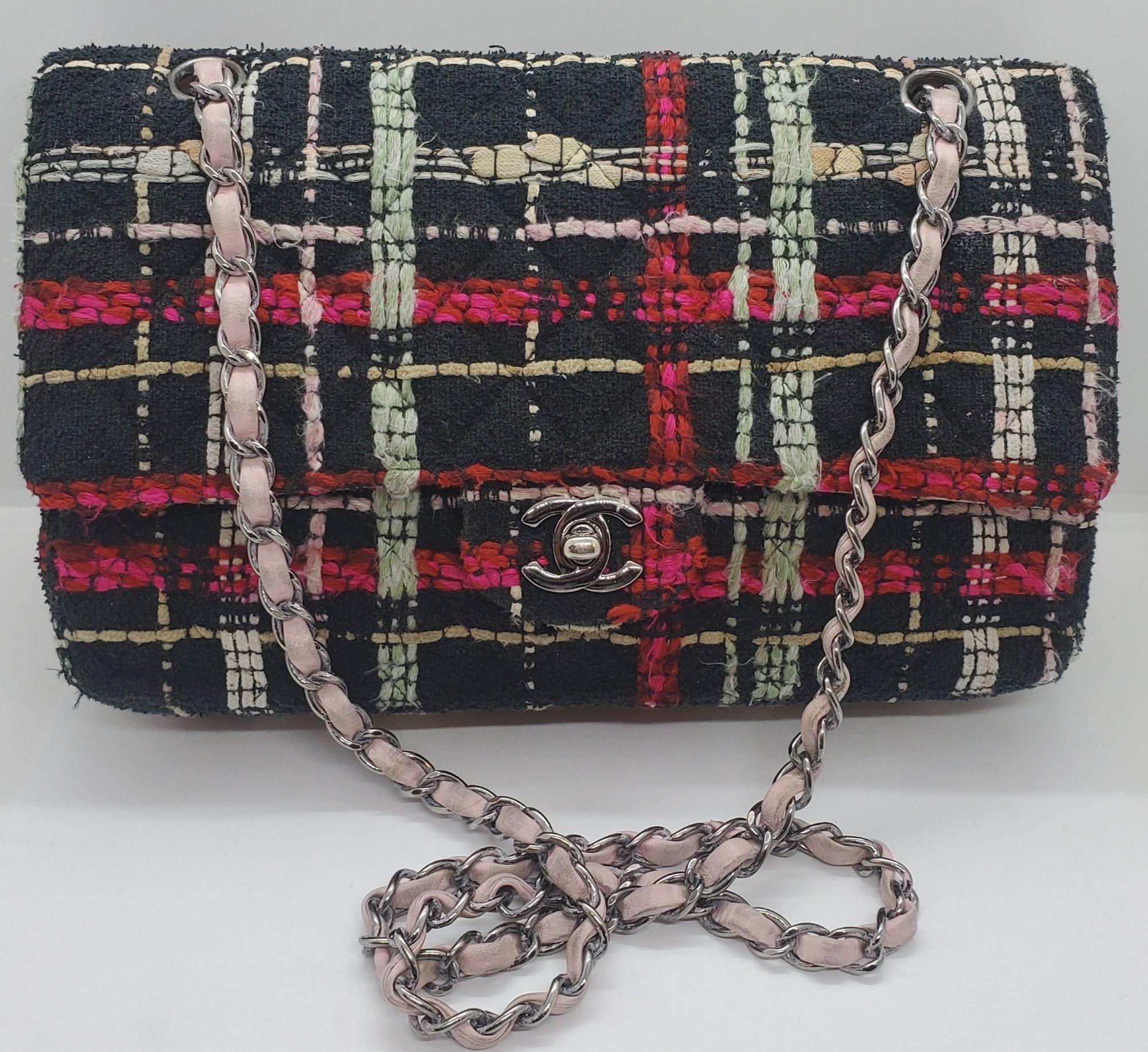 Auth Classic Chanel Runway Tweed Flap Bag In Good Condition For Sale In Pasadena, CA