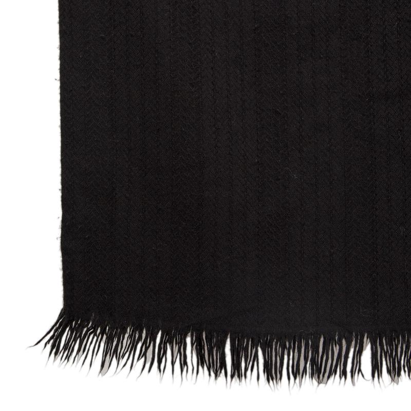 Hermes 'Emblem' shawl in black cashmere (65%) and silk (15%). Double layered. Has been worn and is in excellent condition.

Width 65cm (25.4in)
Length 215cm (83.9in)
