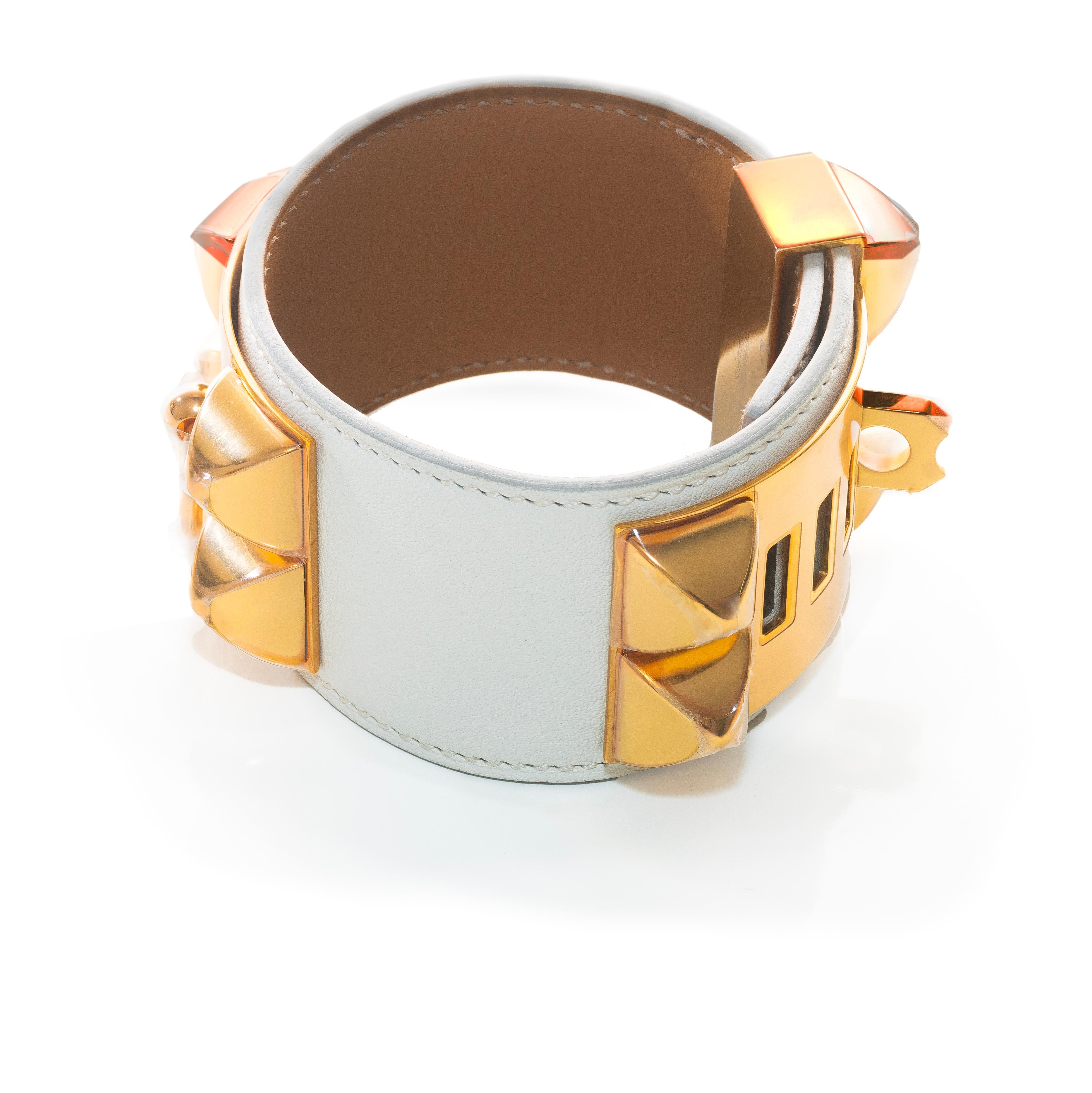 Hermès Collier de Chien 24 Médor Pulsera - Piel de cocodrilo verde oscuro - Chapado en plata - NWCTS - 2505311601

Marca: Hermès
Tipo/Modelo: Collier de Chien 24 Médor Pulsera
Color: Verde oscuro (Vert Cypres) con herrajes plateados
Material: Piel