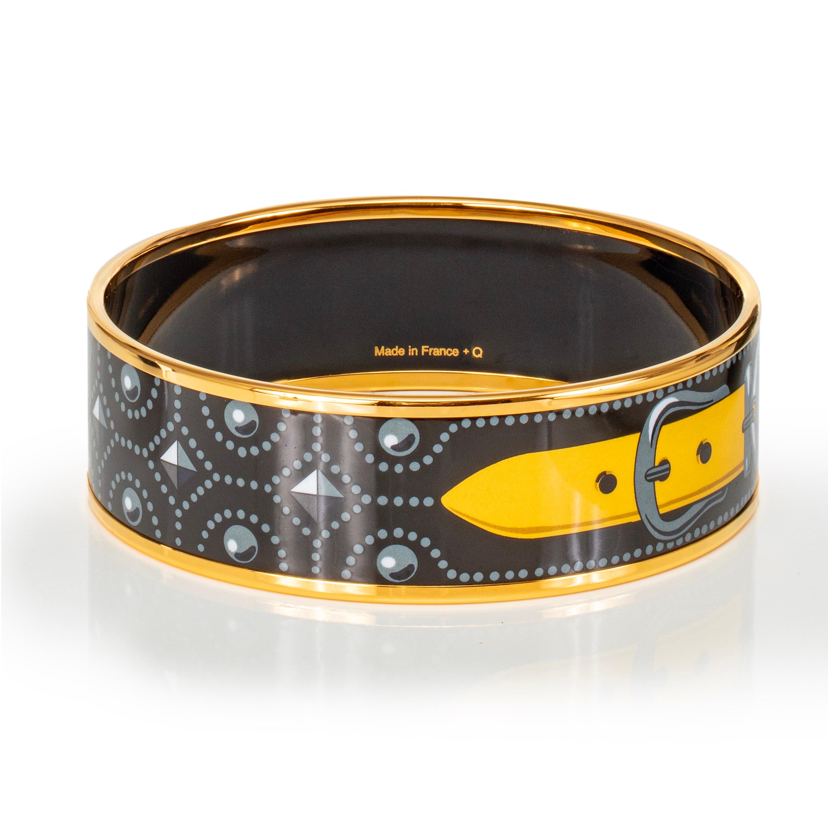 Bracelet Colliers de Chiens - EGP - 65-20mm Noir Gris Jaune - NWOTS - 2311191805

Marque : Hermès
Type/Modèle : Bracelet en émail
Nom du modèle : Colliers de Chiens, Dog Collars
Artistics : Virginie Jamin
Couleur : Noir (Black), Gris (Grey), Jaune